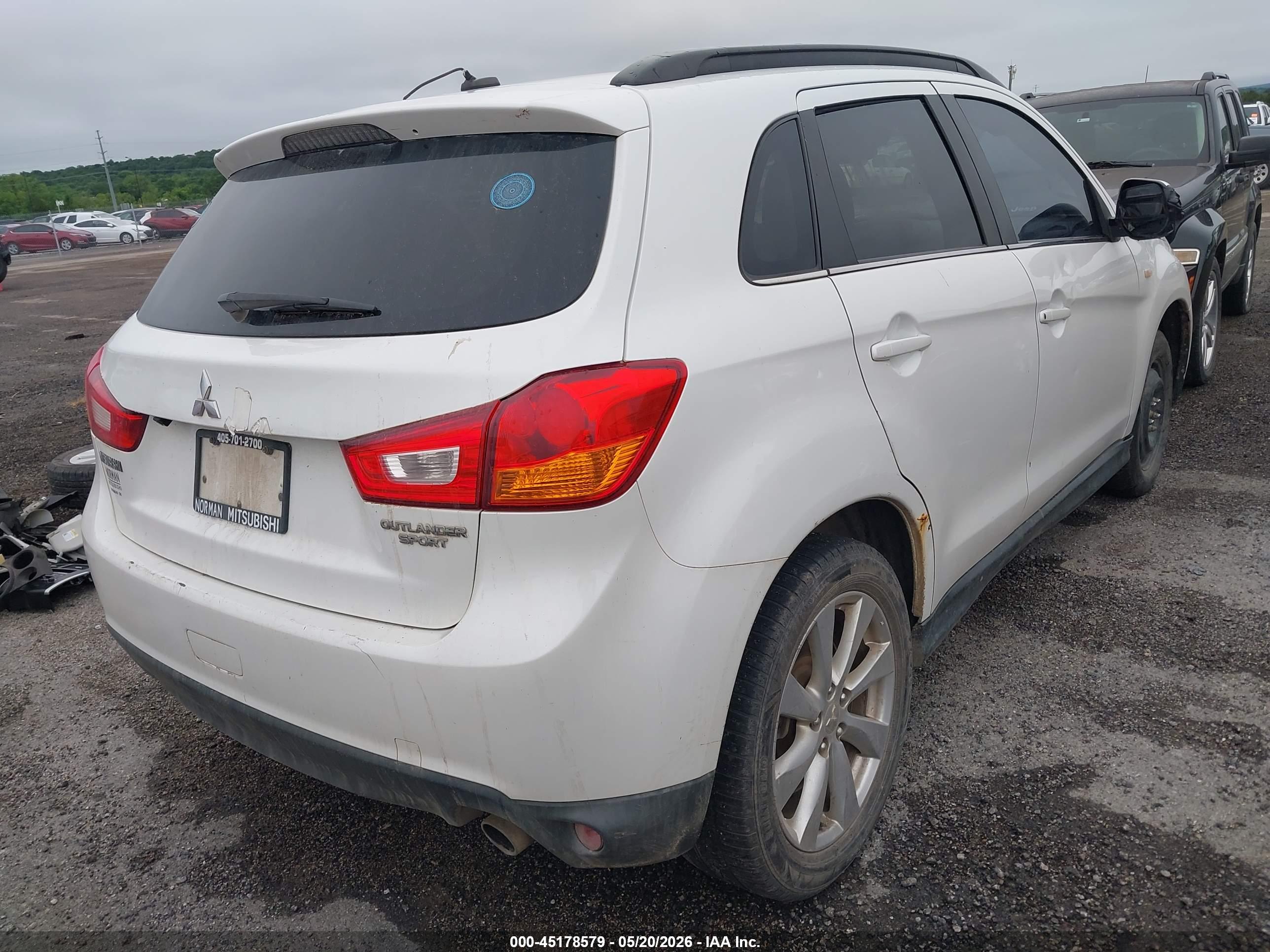 MITSUBISHI OUTLANDER image 4