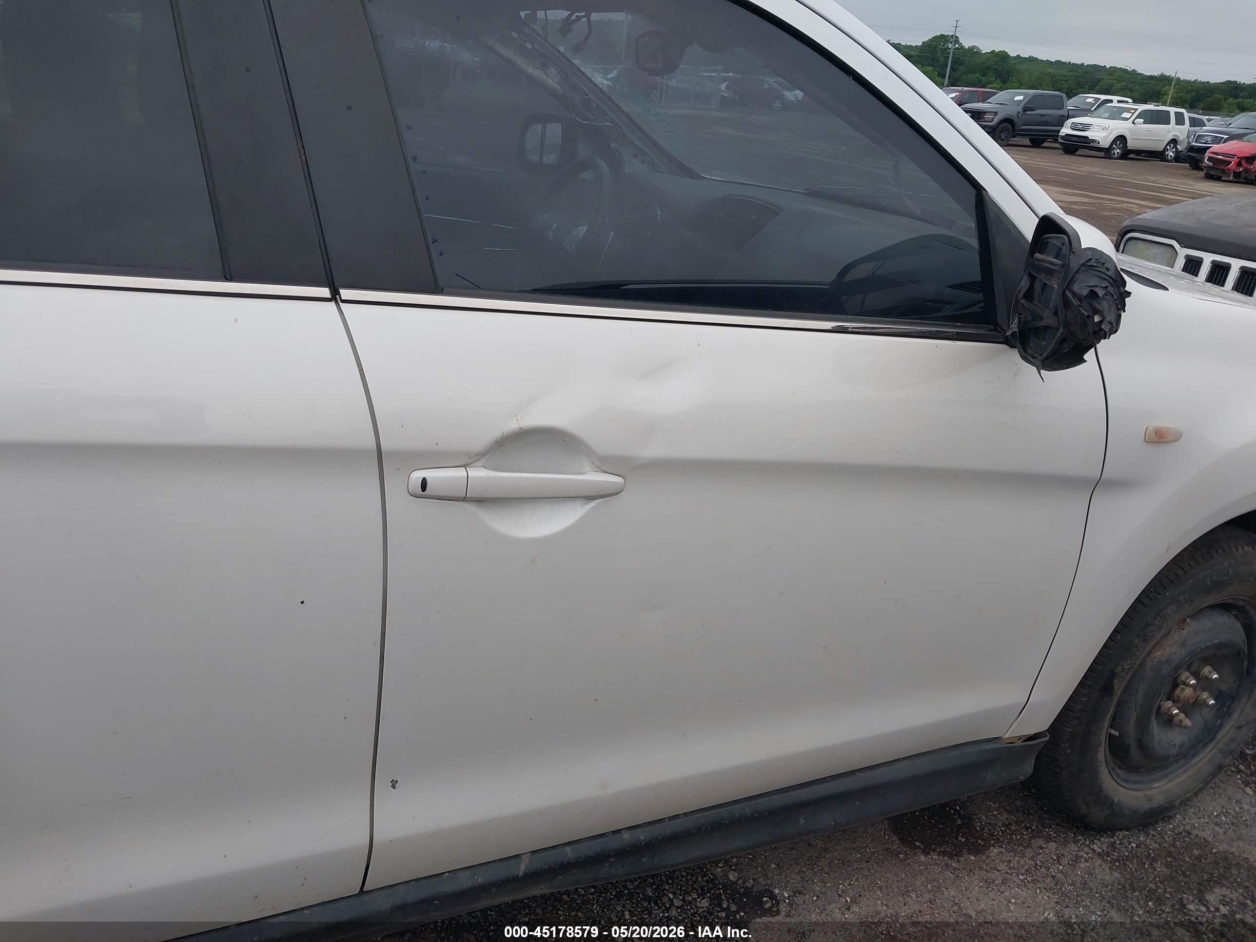 MITSUBISHI OUTLANDER image 6