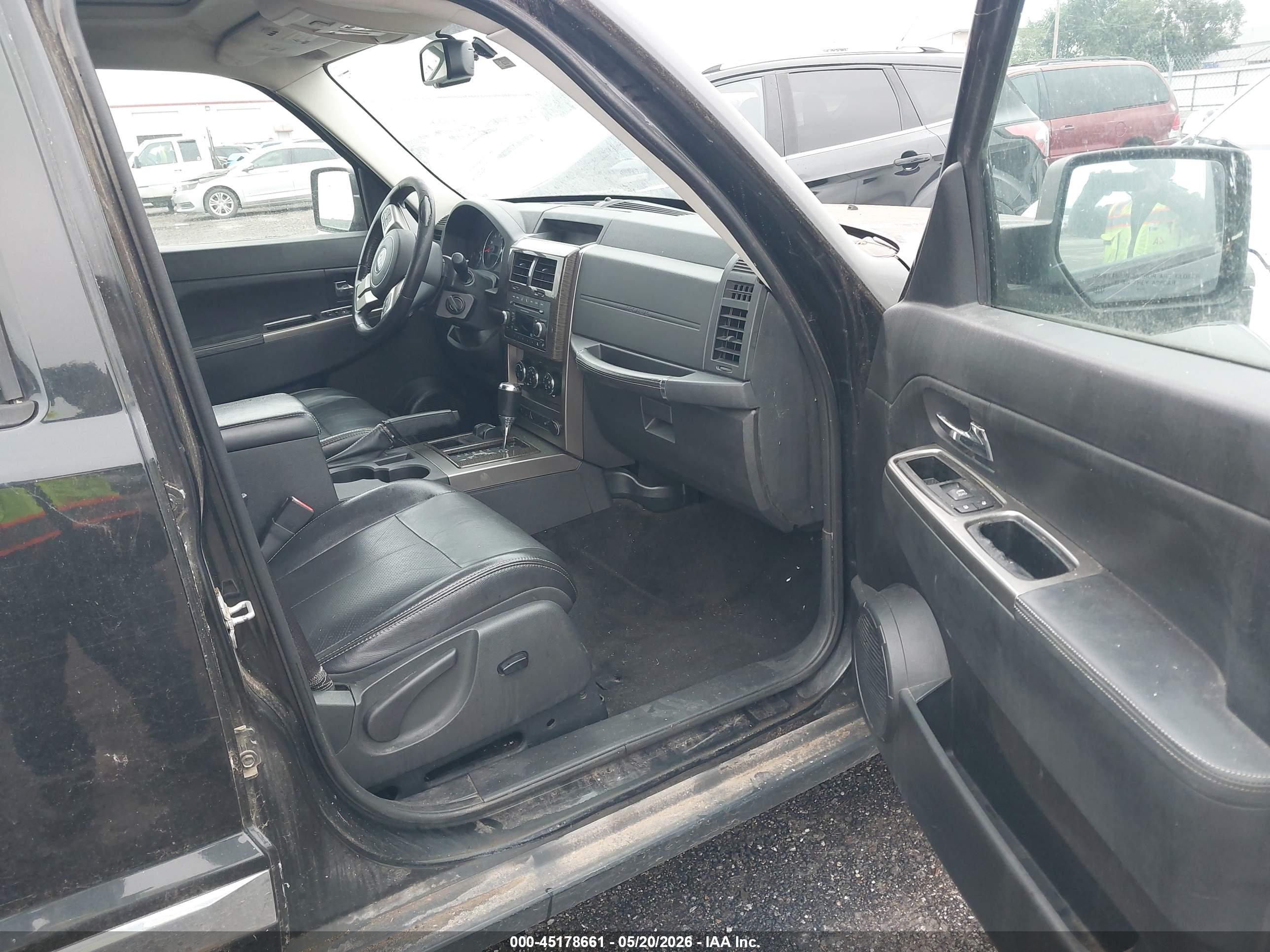 JEEP LIBERTY image 5