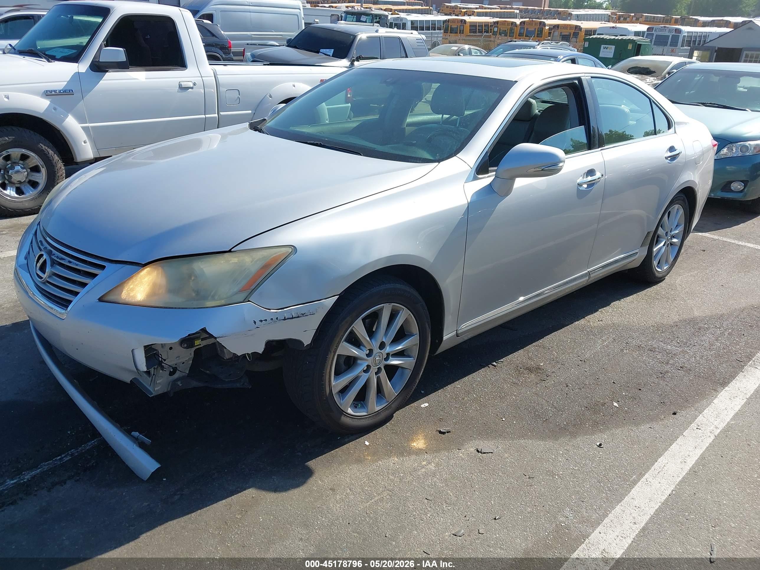 LEXUS ES image 2