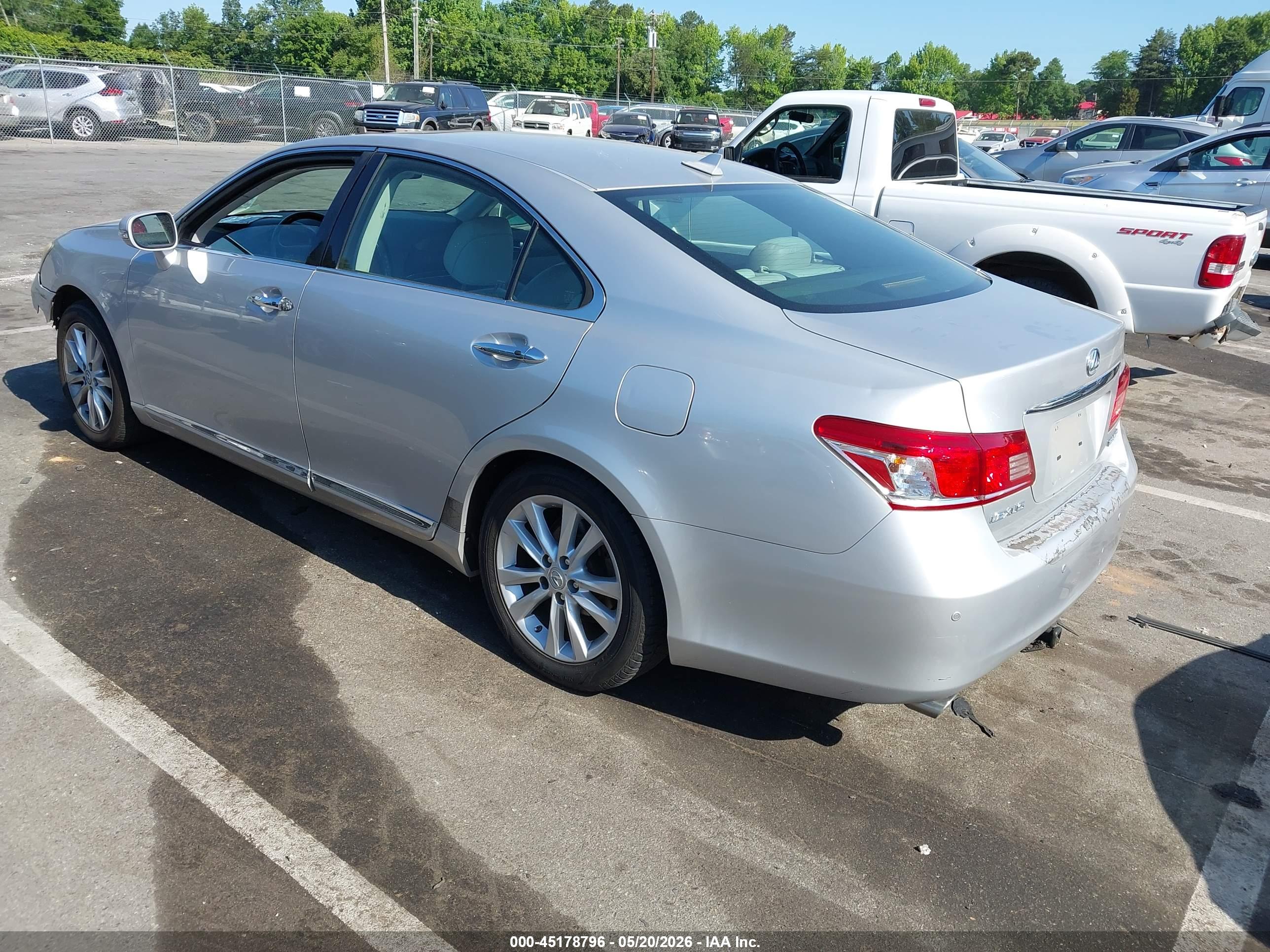 LEXUS ES image 3