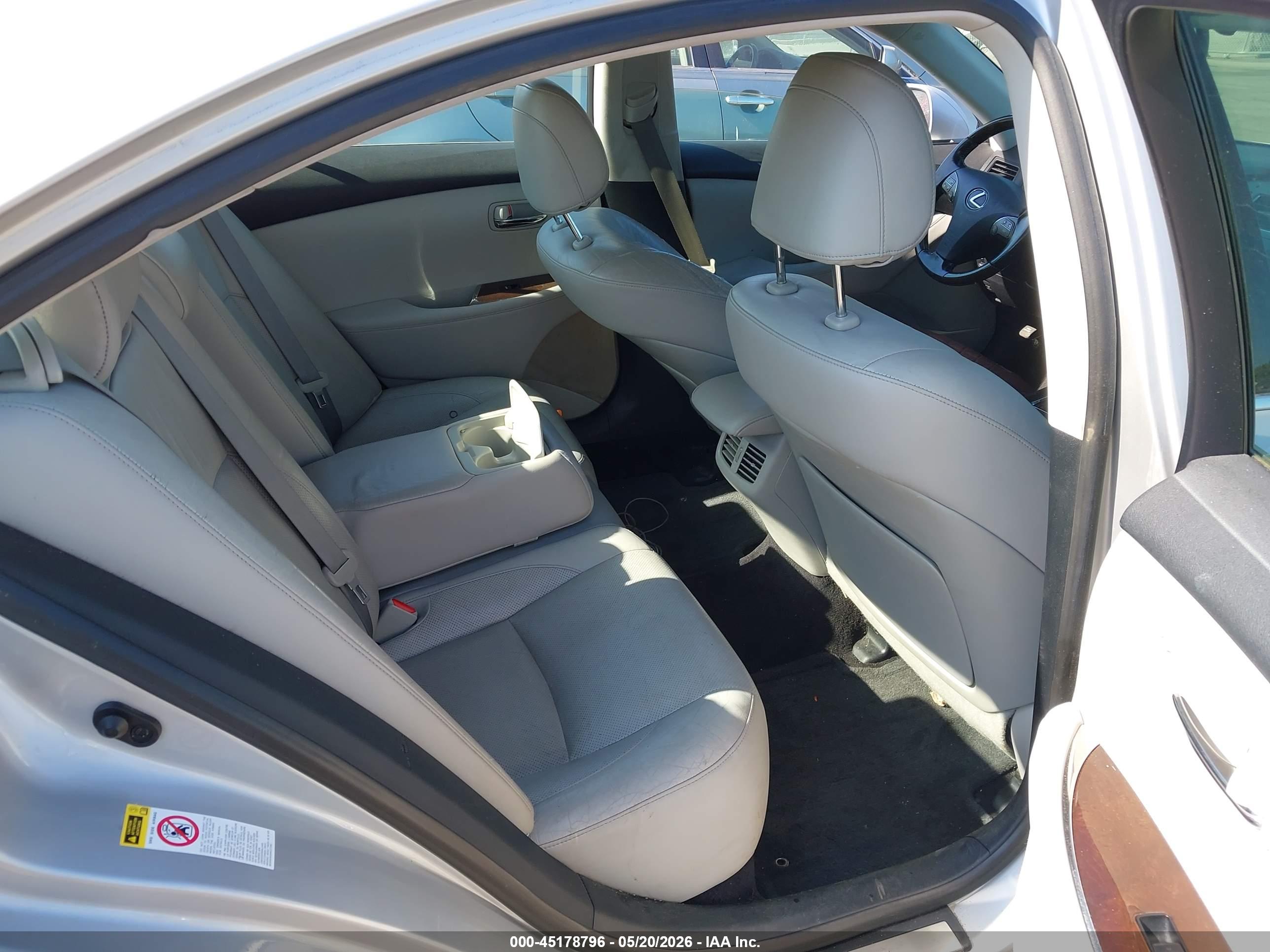 LEXUS ES image 8