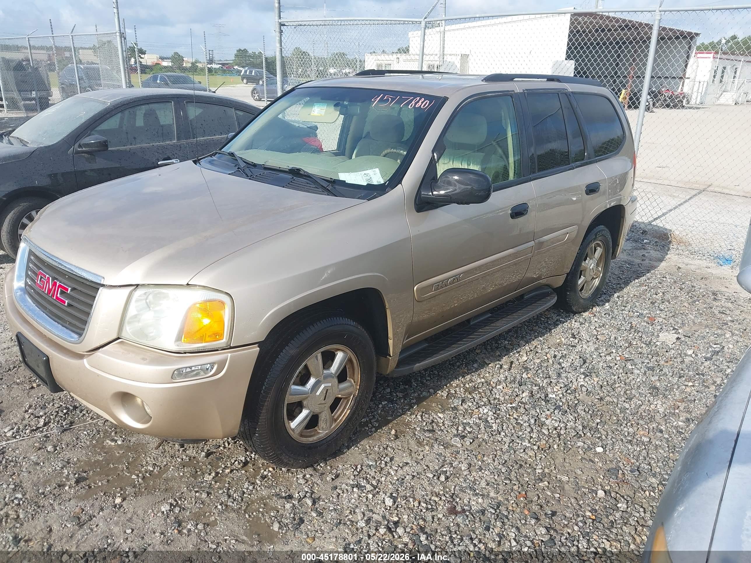 GMC ENVOY image 2