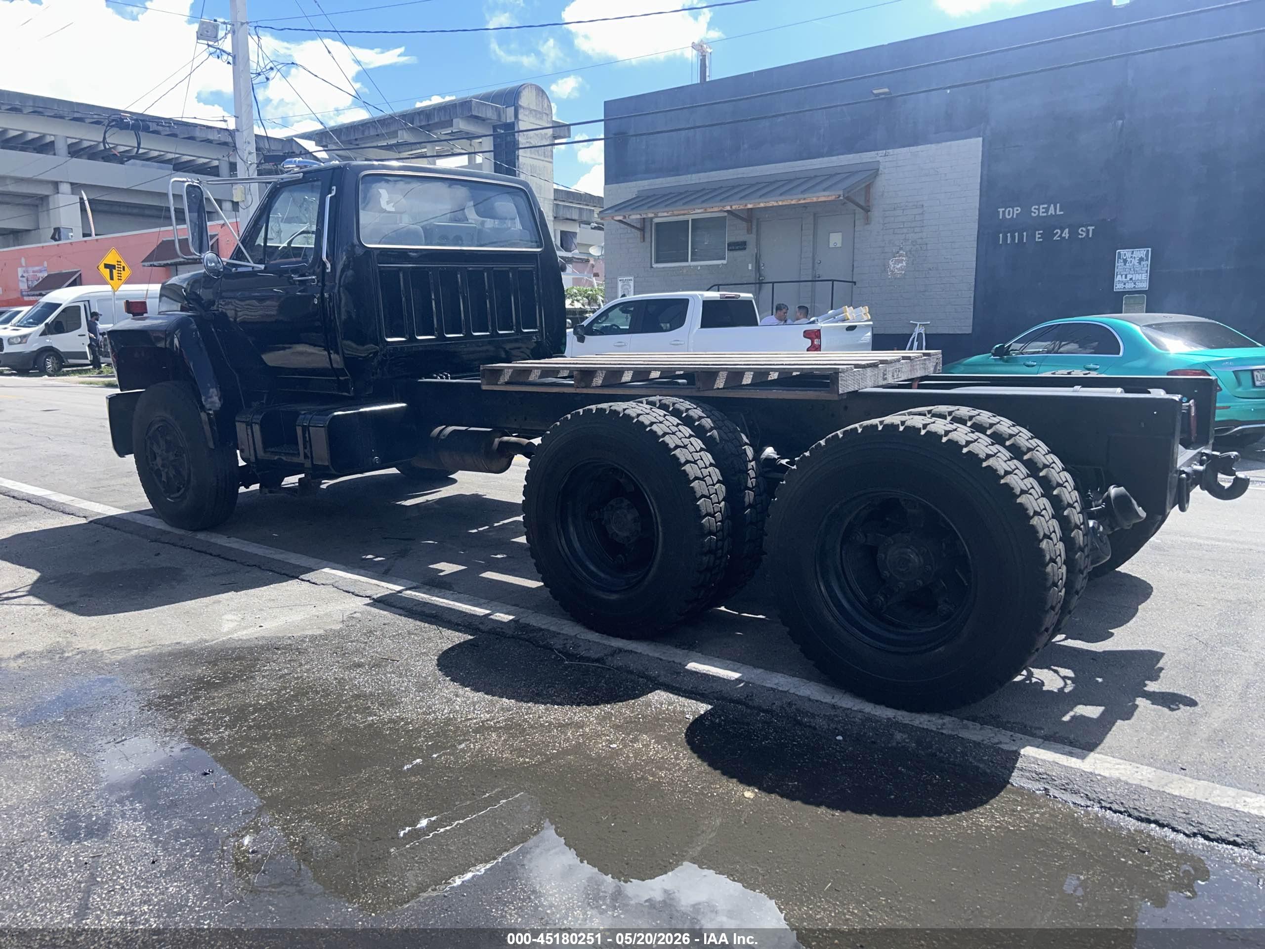 FORD FT8000 image 3
