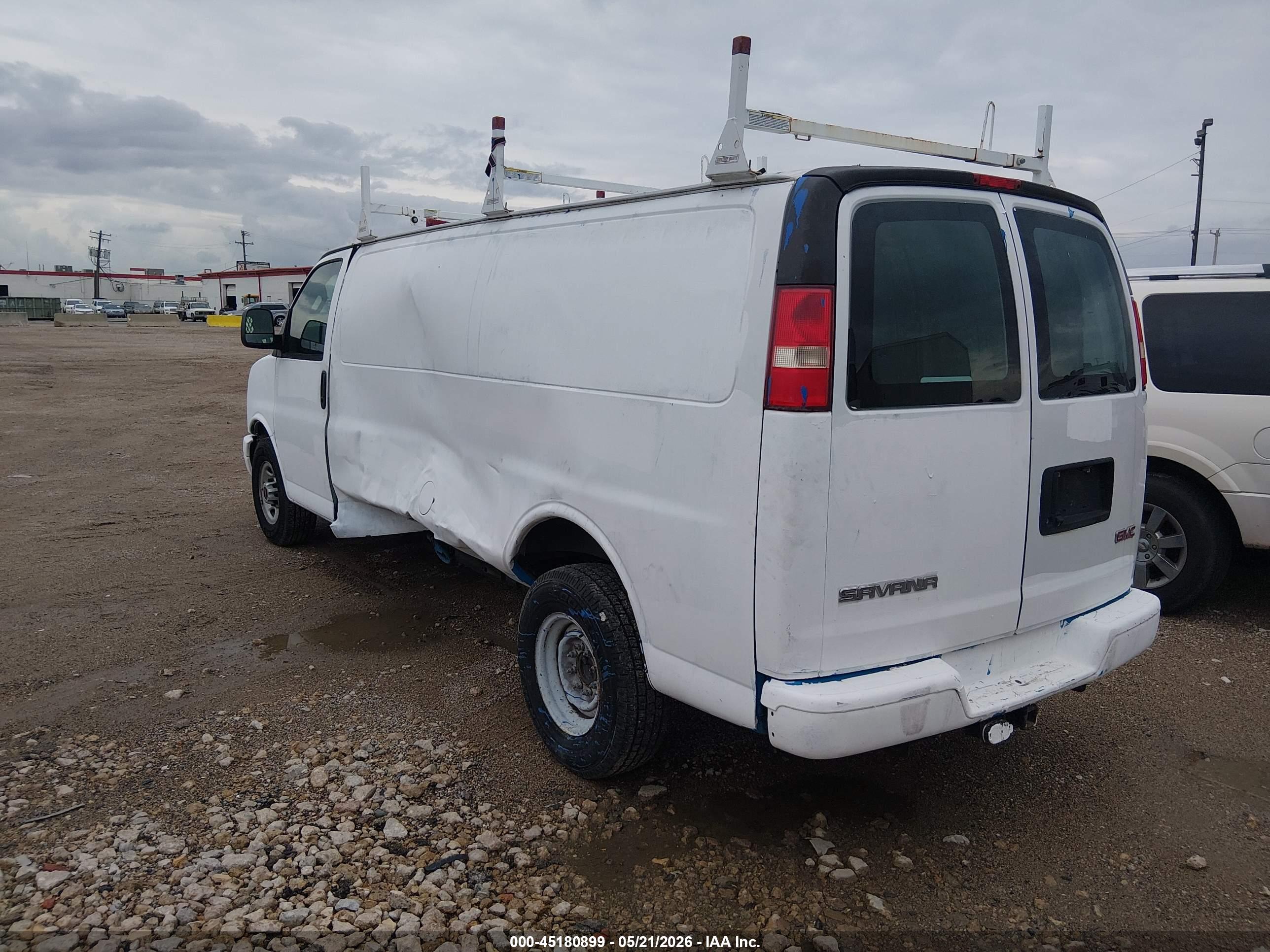 GMC SAVANA image 3