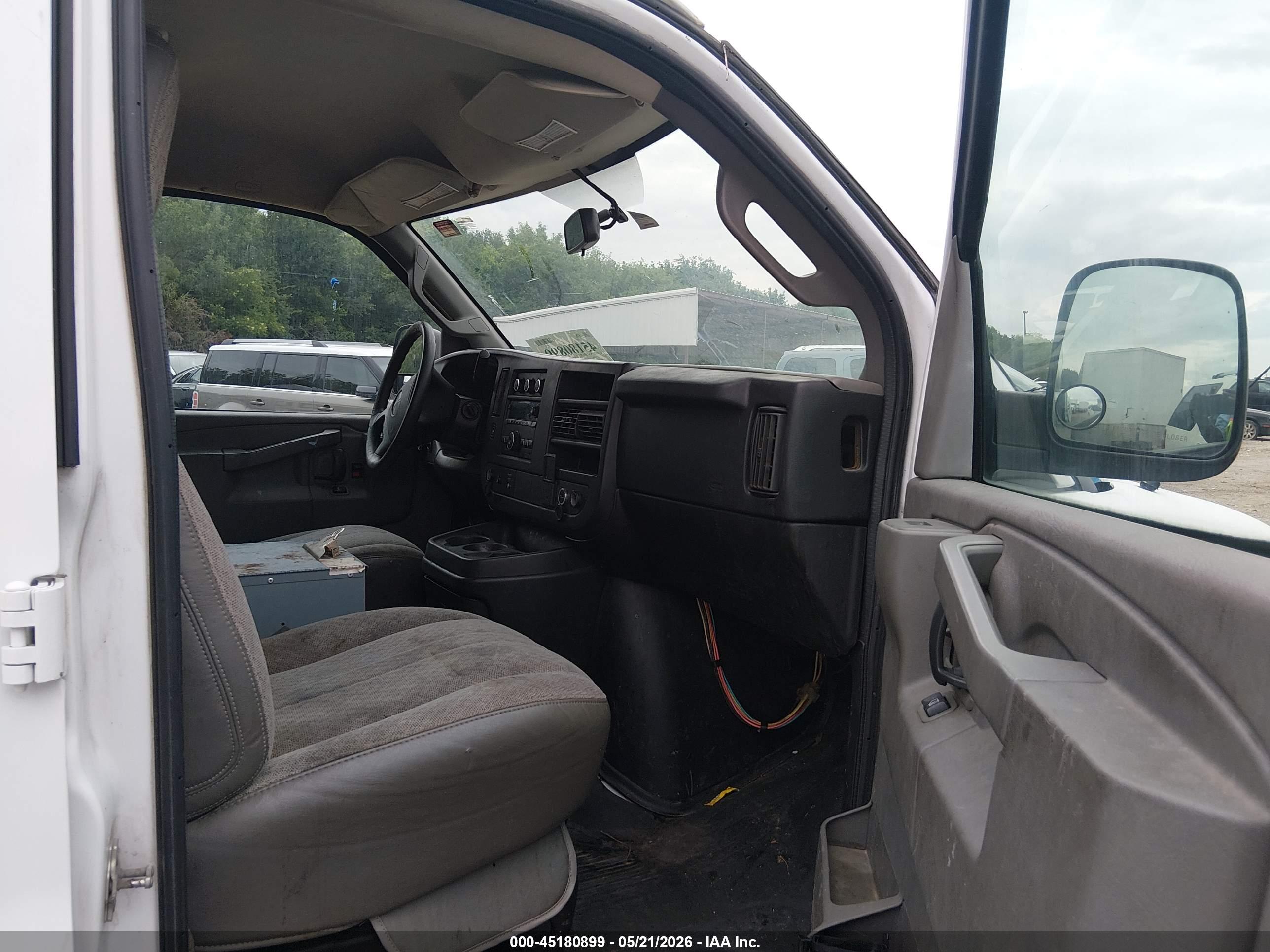 GMC SAVANA image 5