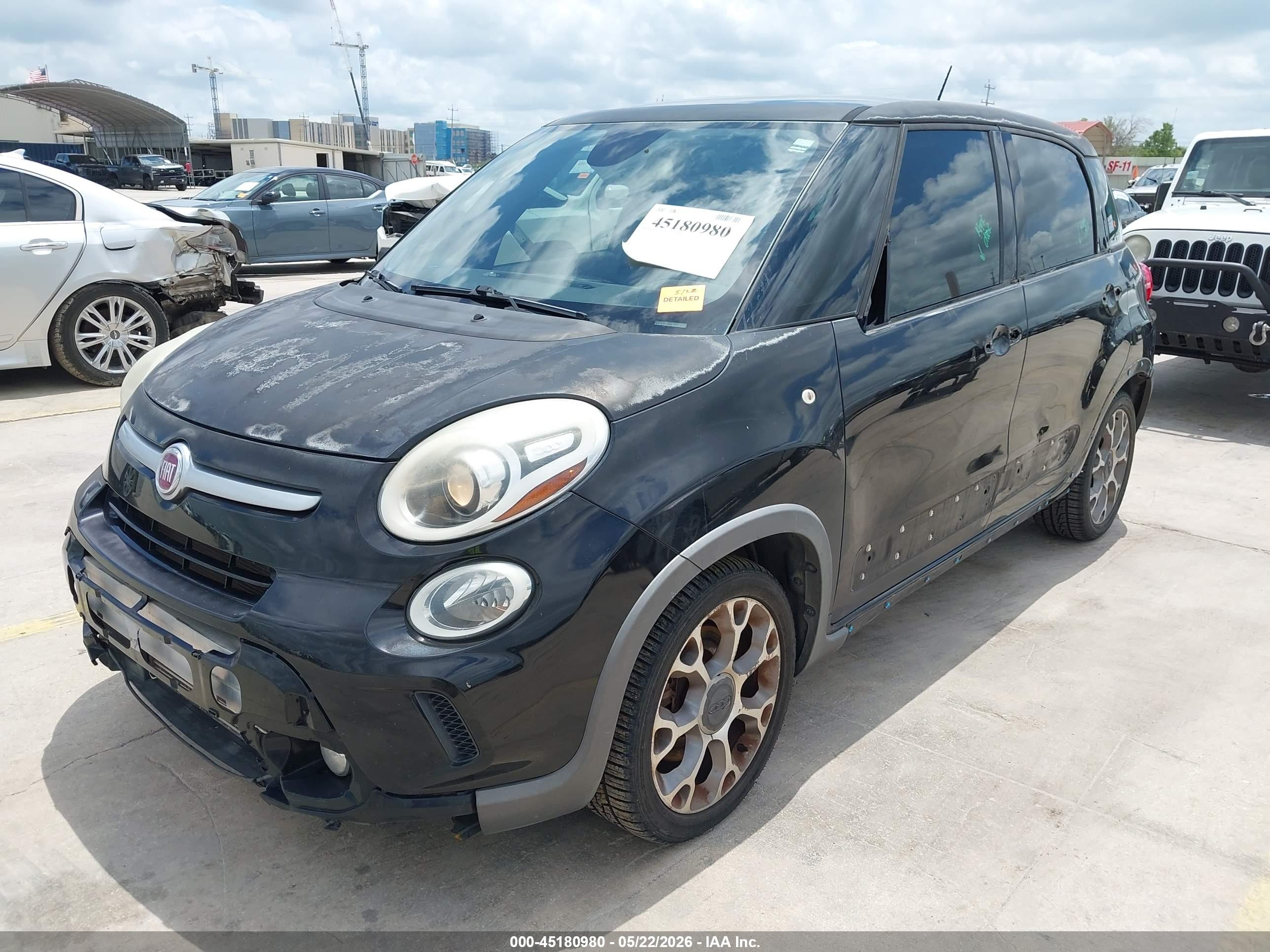 FIAT 500L image 2