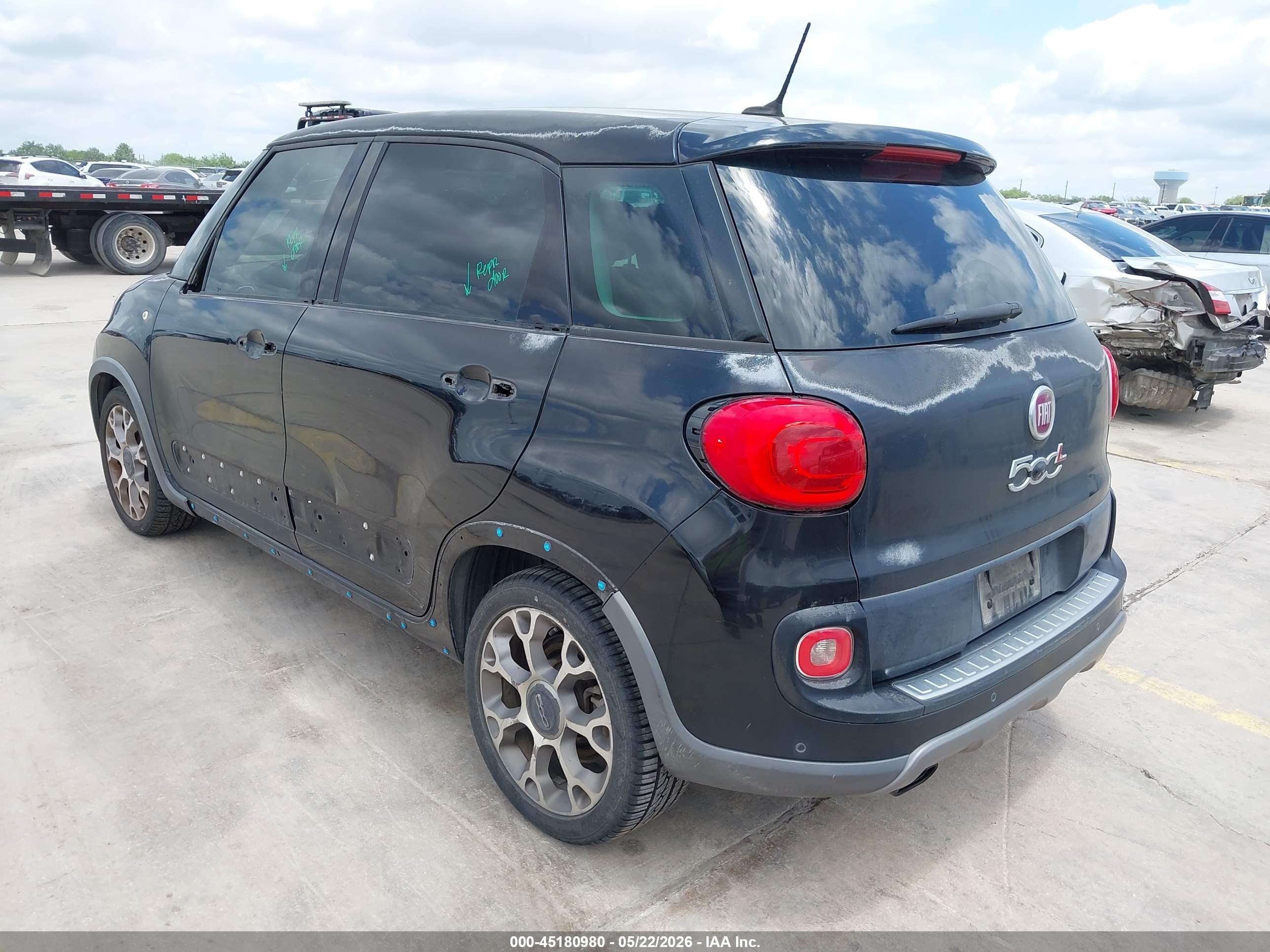 FIAT 500L image 3