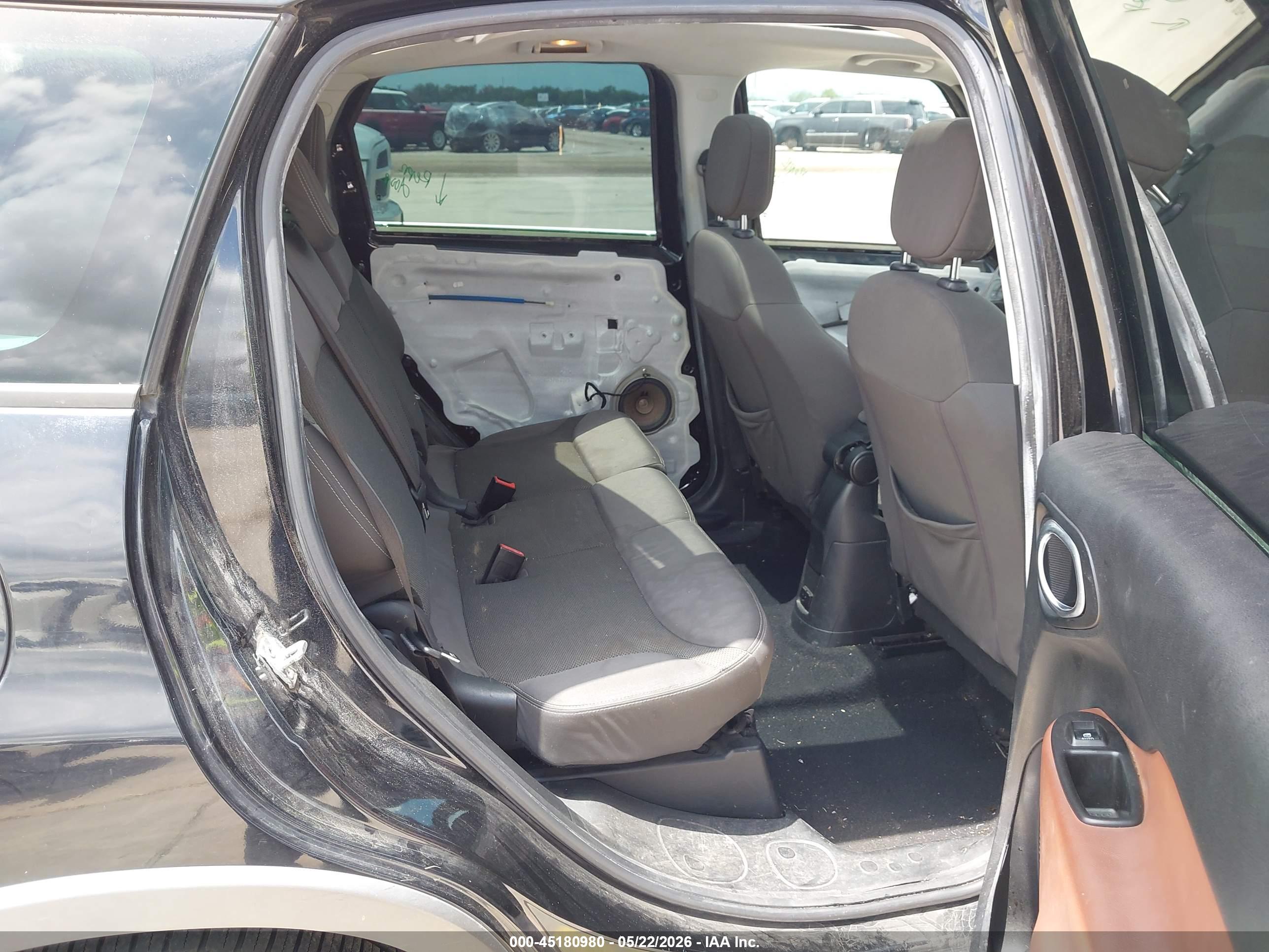 FIAT 500L image 8
