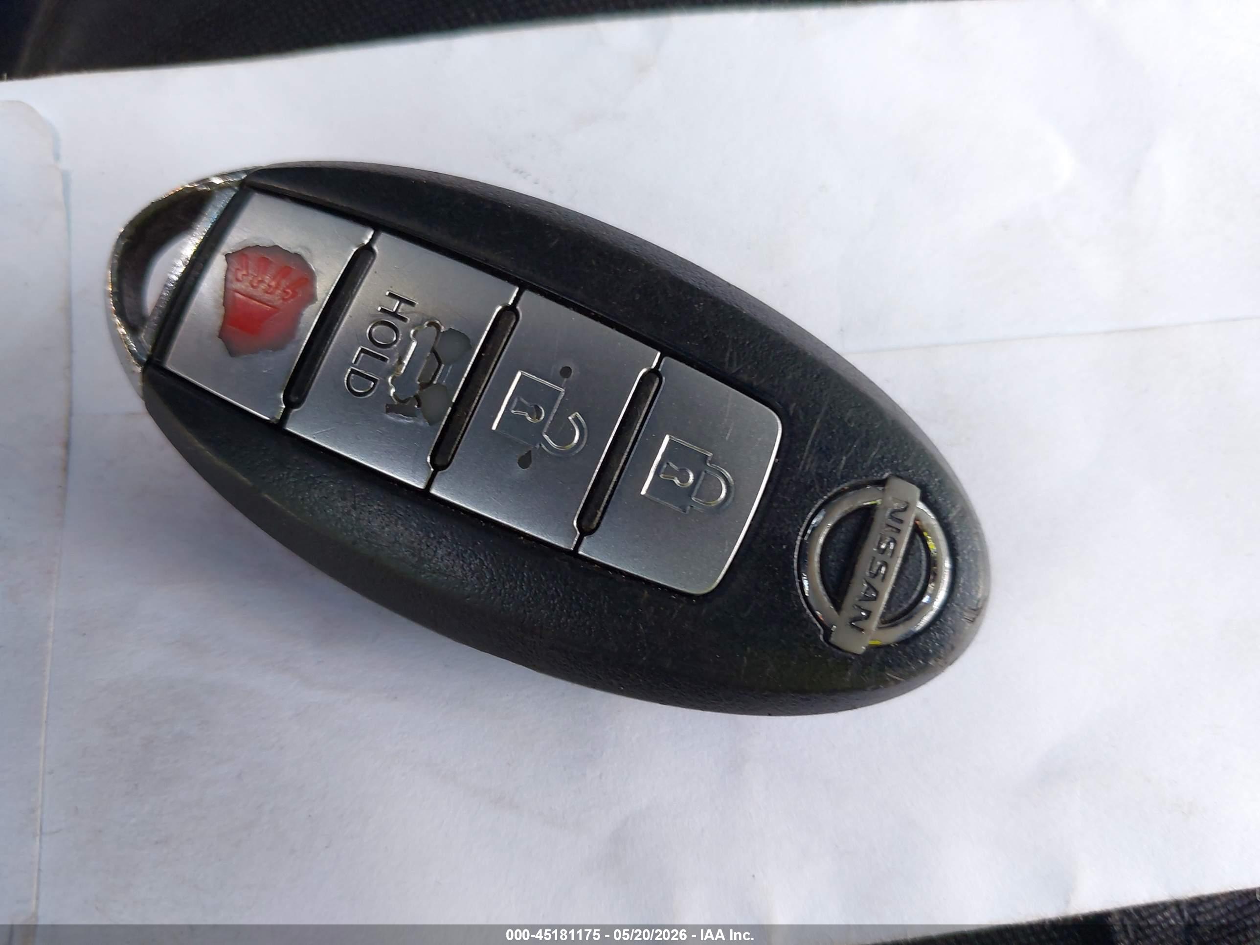 NISSAN MAXIMA image 11