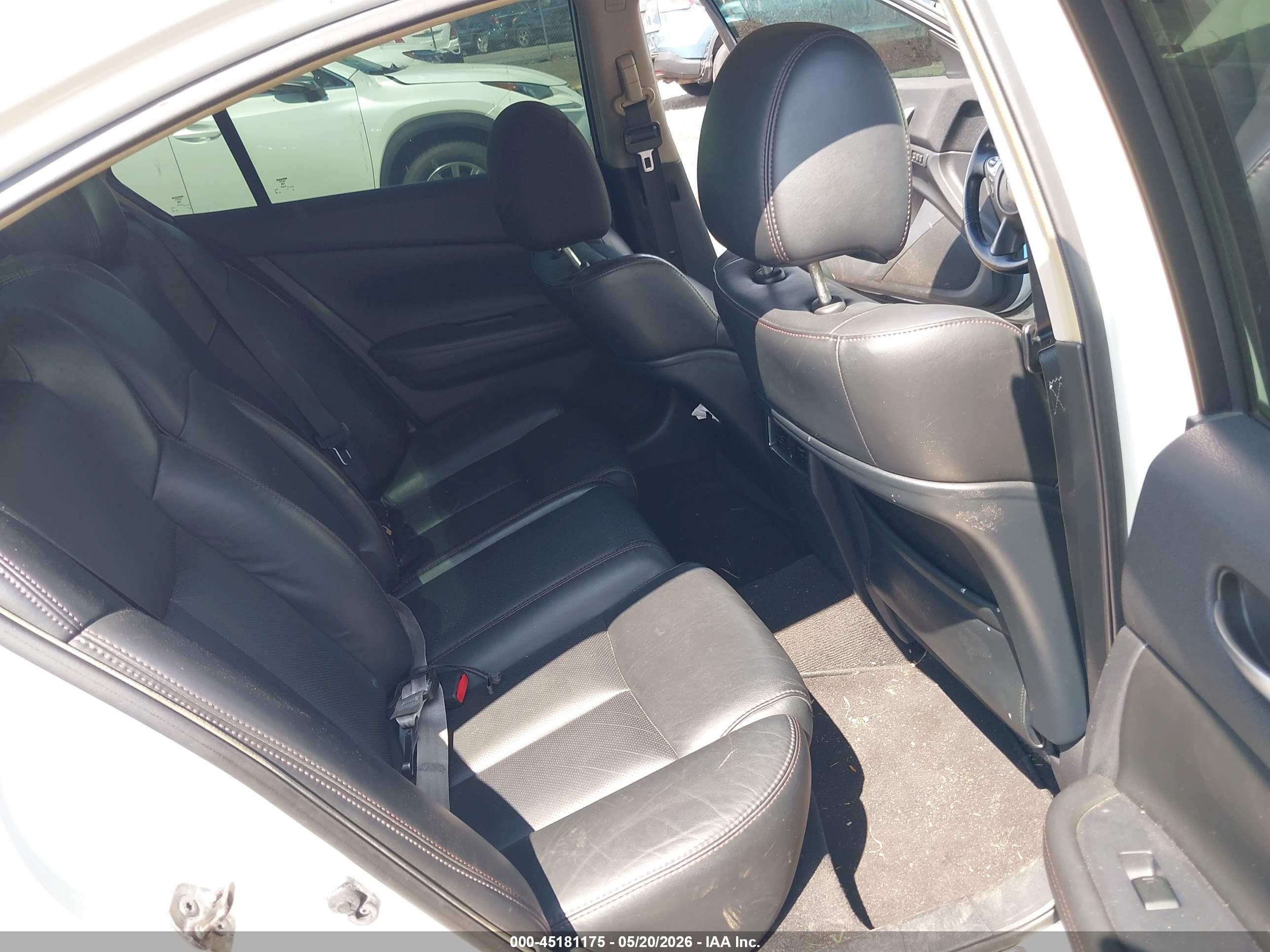 NISSAN MAXIMA image 8