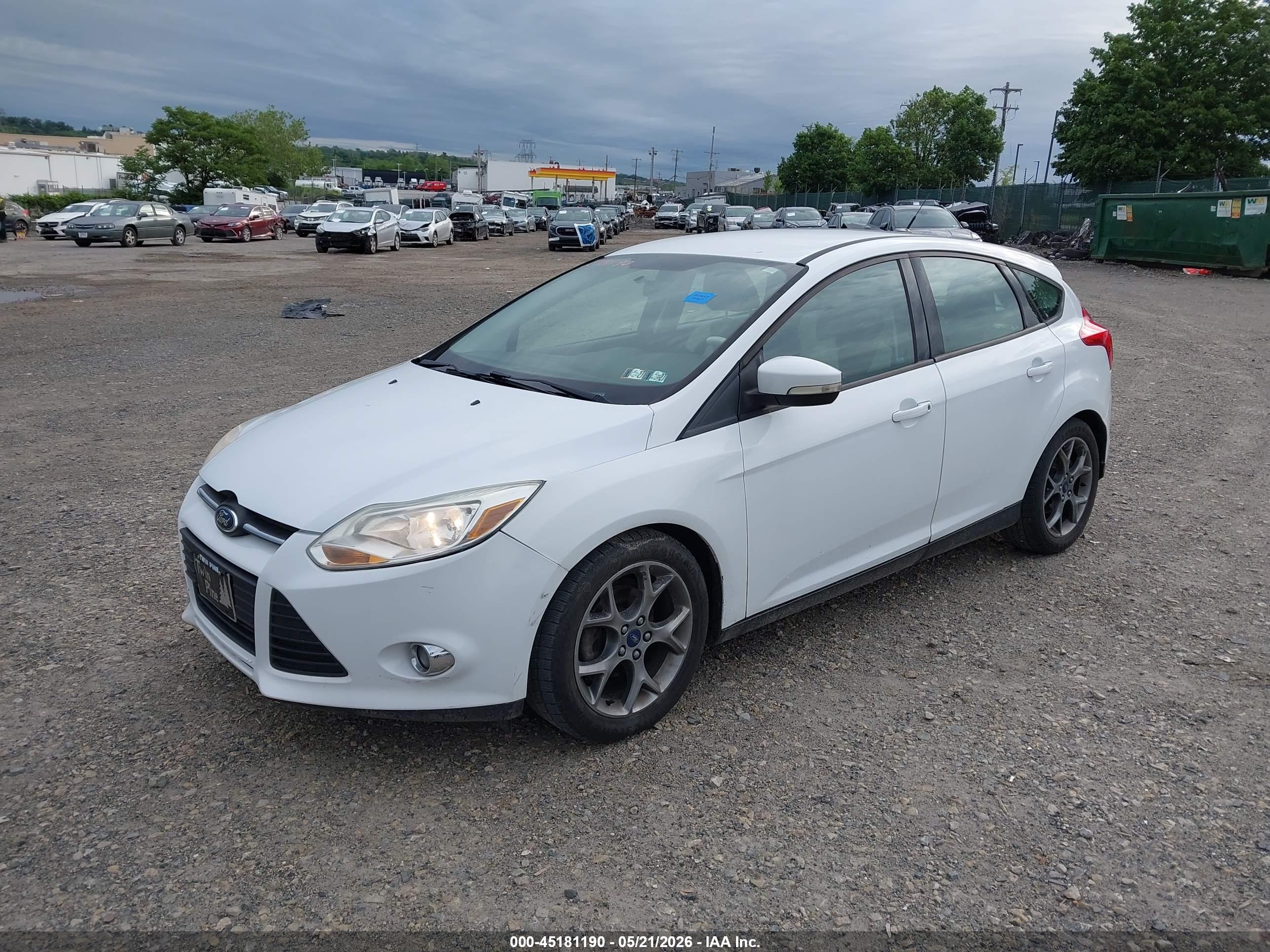 FORD FOCUS image 2