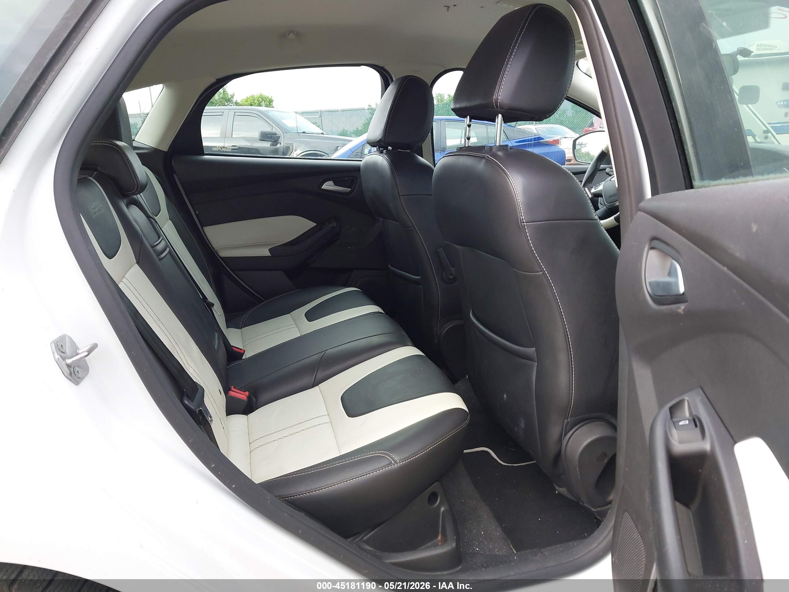 FORD FOCUS image 8