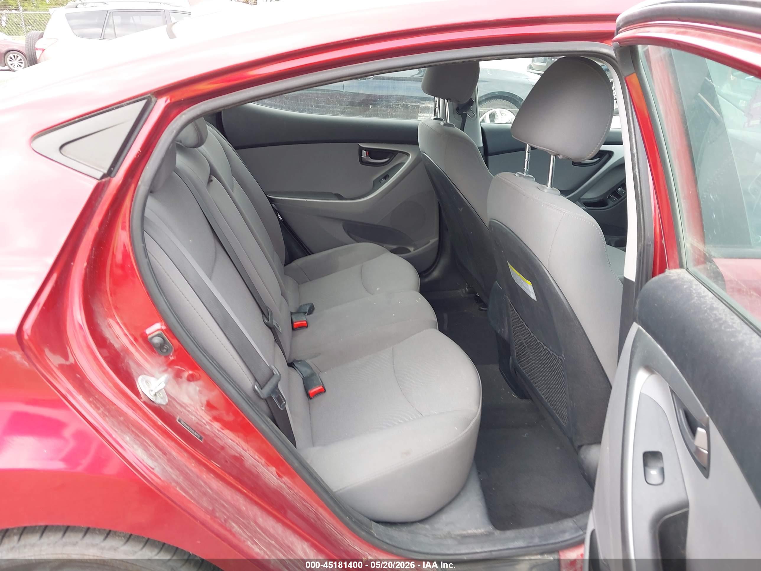 HYUNDAI ELANTRA image 8