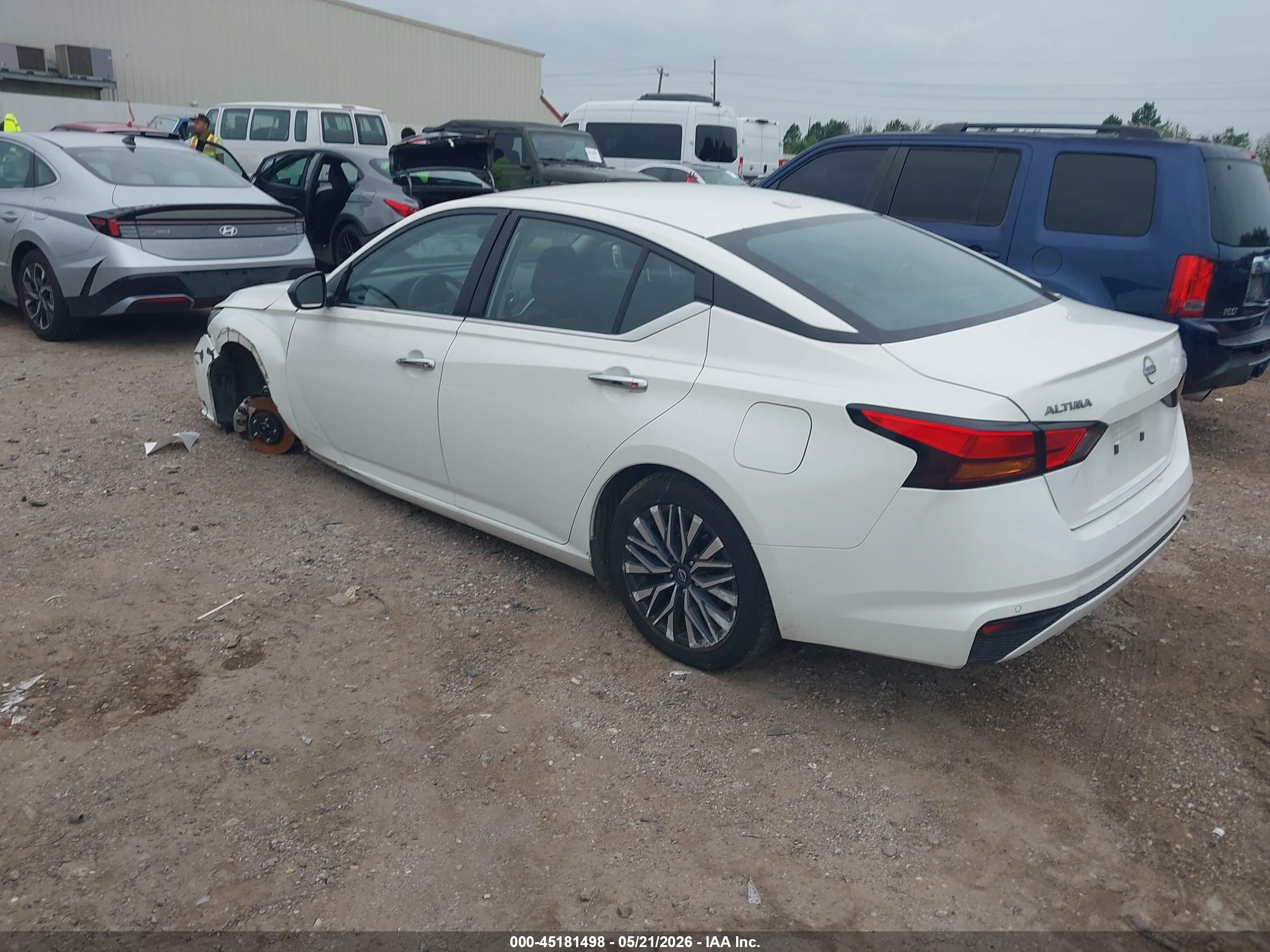 NISSAN ALTIMA image 3