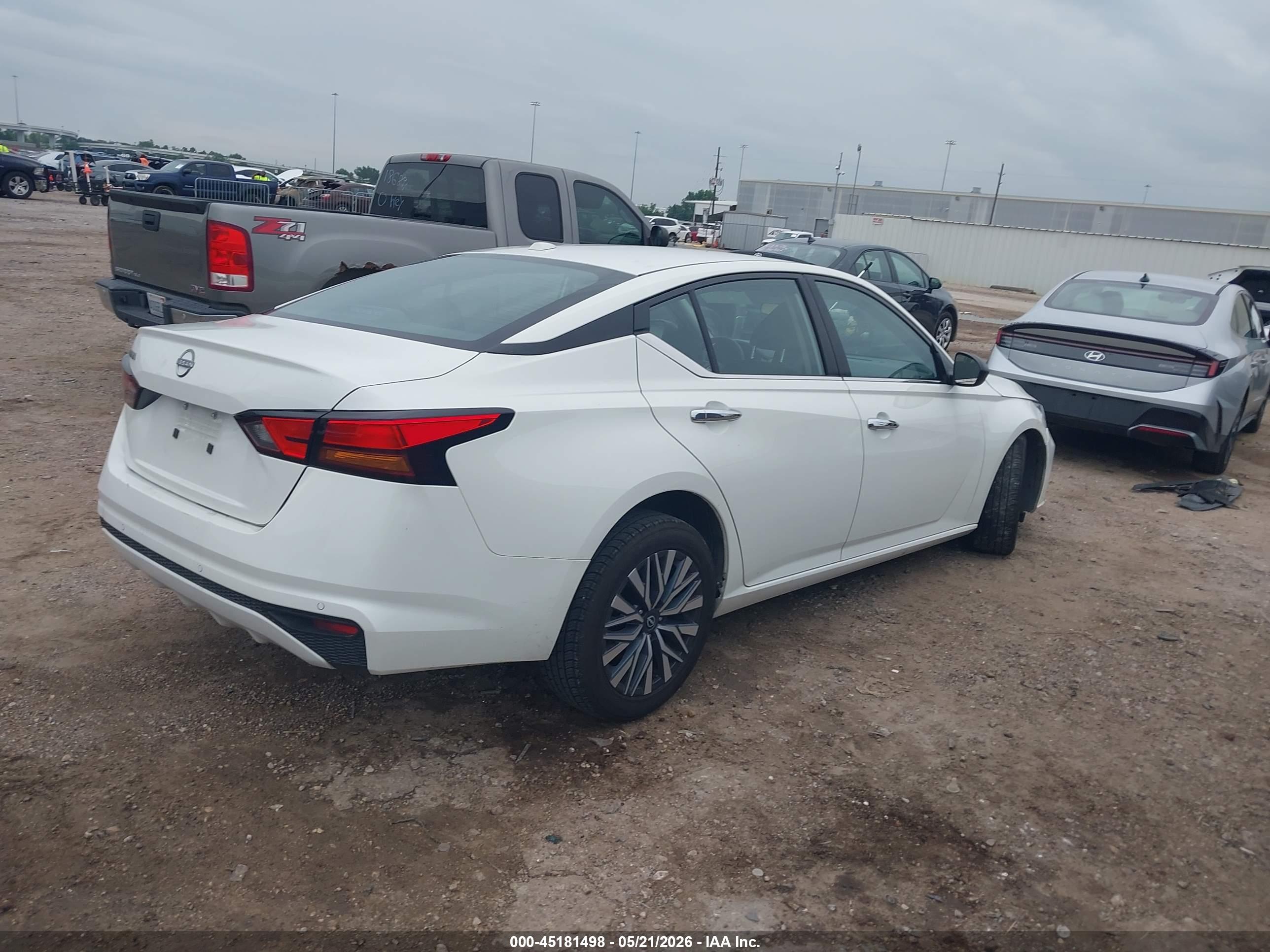 NISSAN ALTIMA image 4