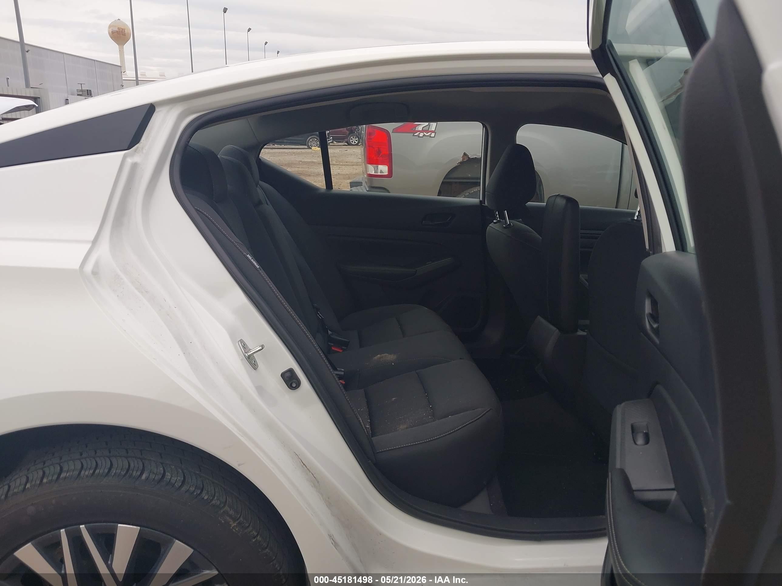 NISSAN ALTIMA image 8