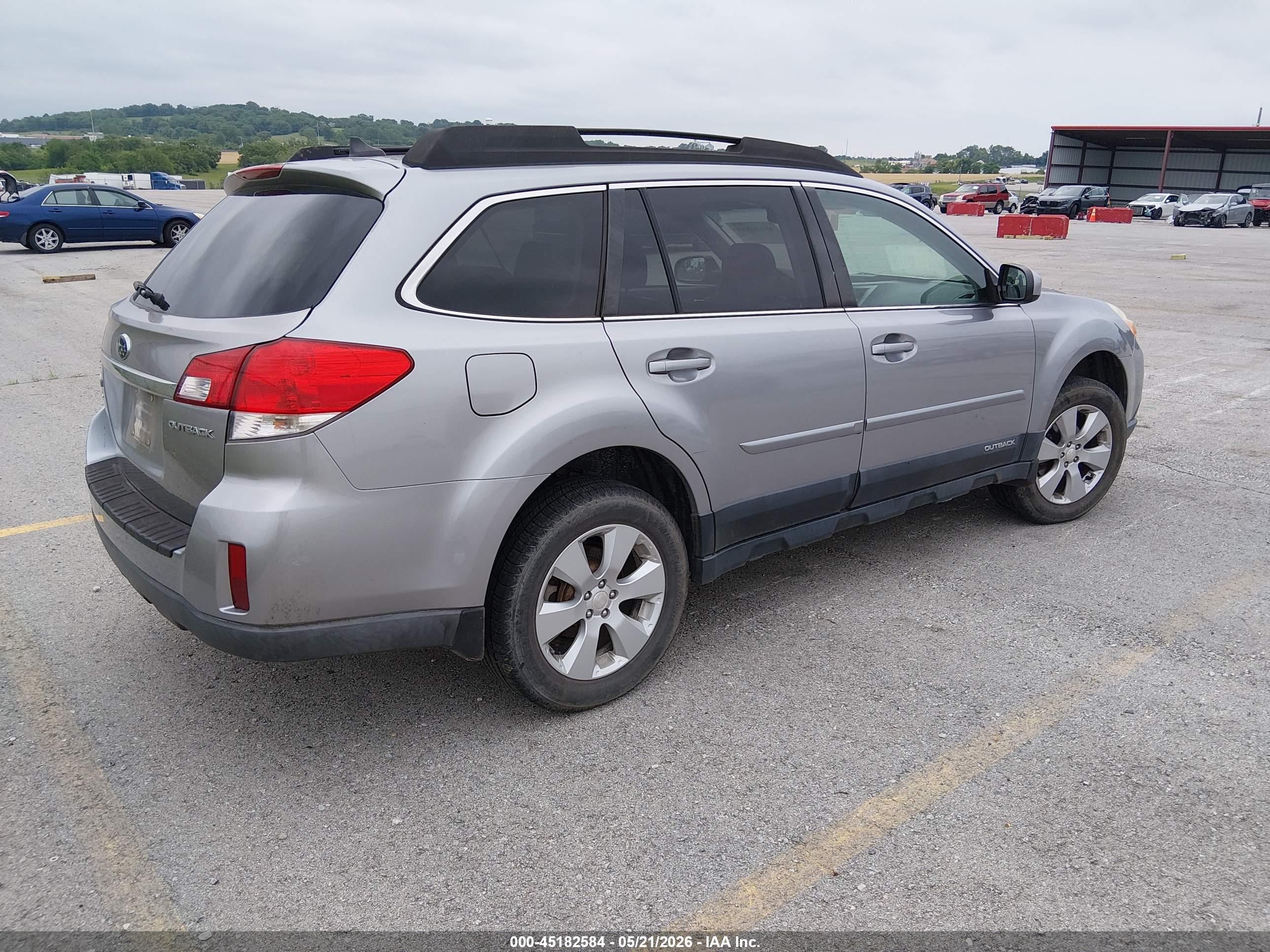 SUBARU OUTBACK image 4