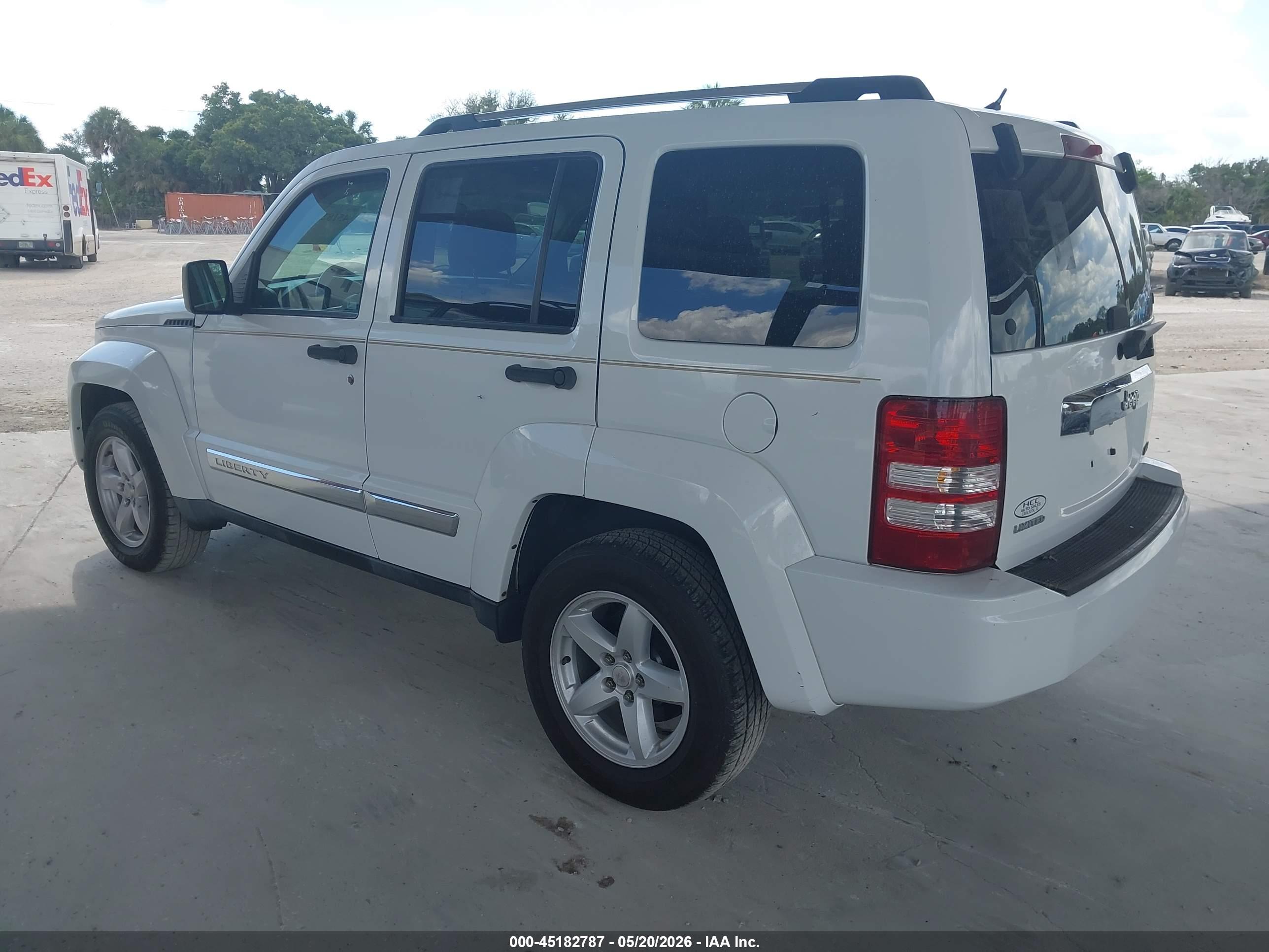 JEEP LIBERTY image 3