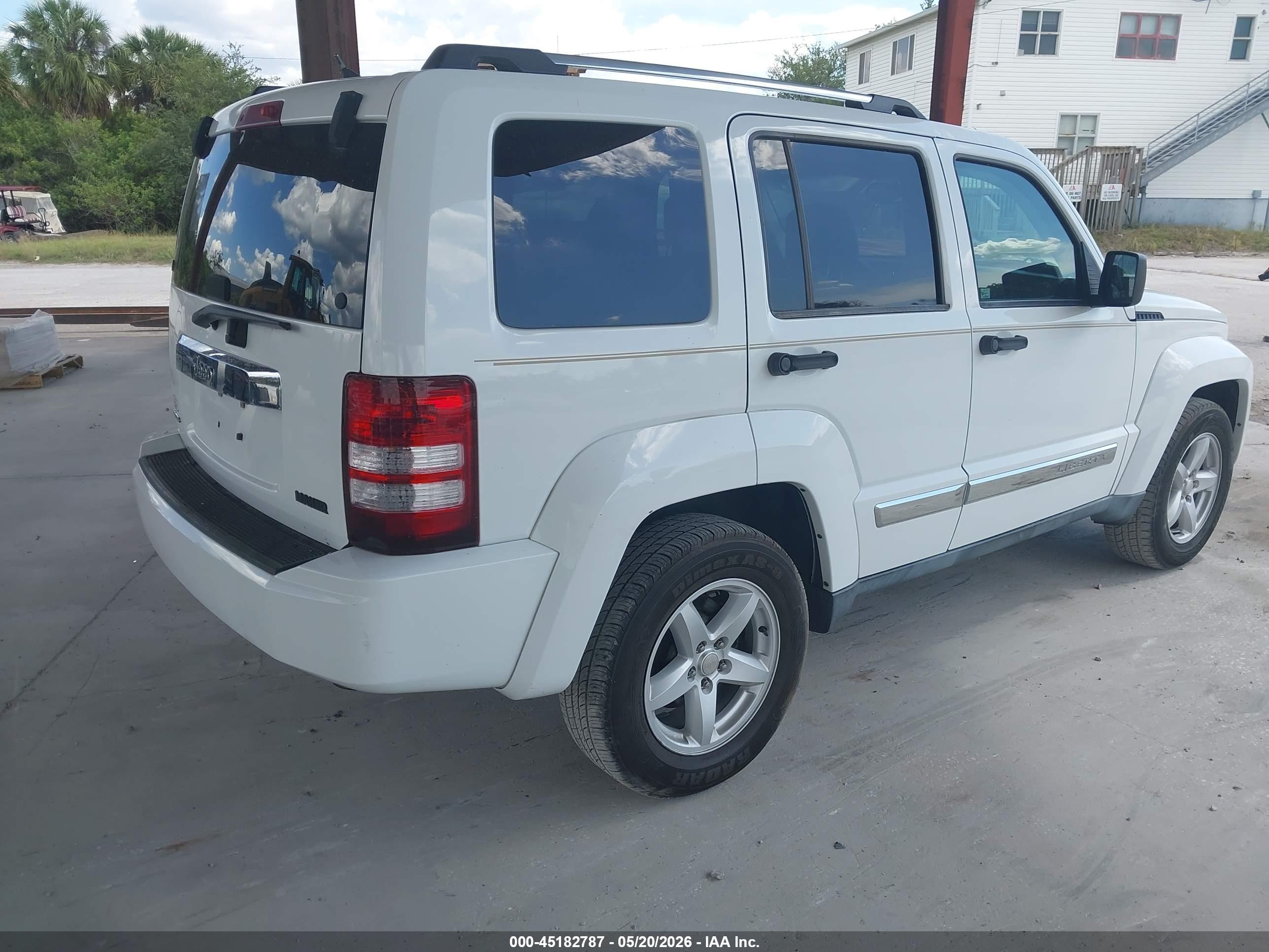 JEEP LIBERTY image 4