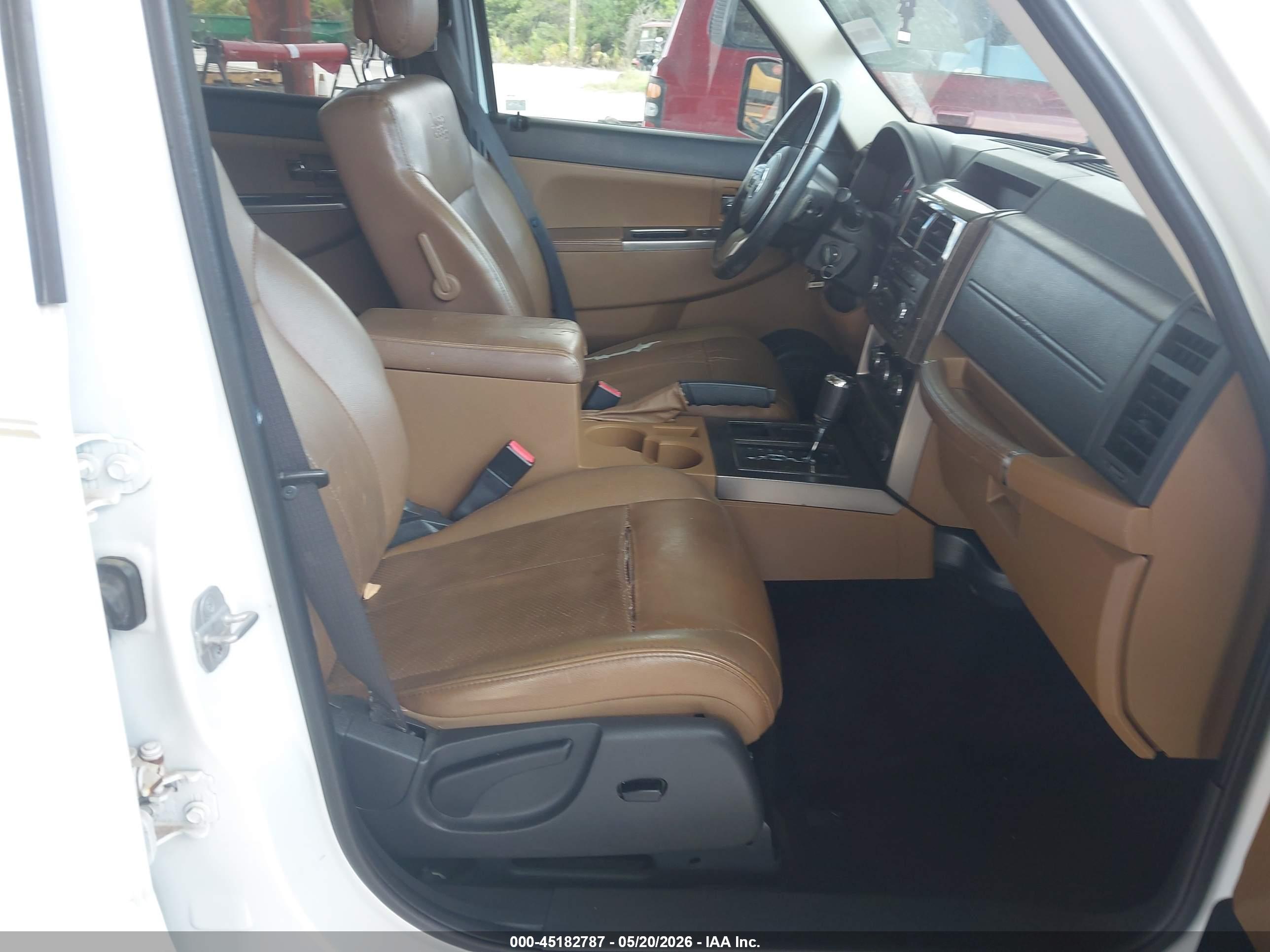 JEEP LIBERTY image 5