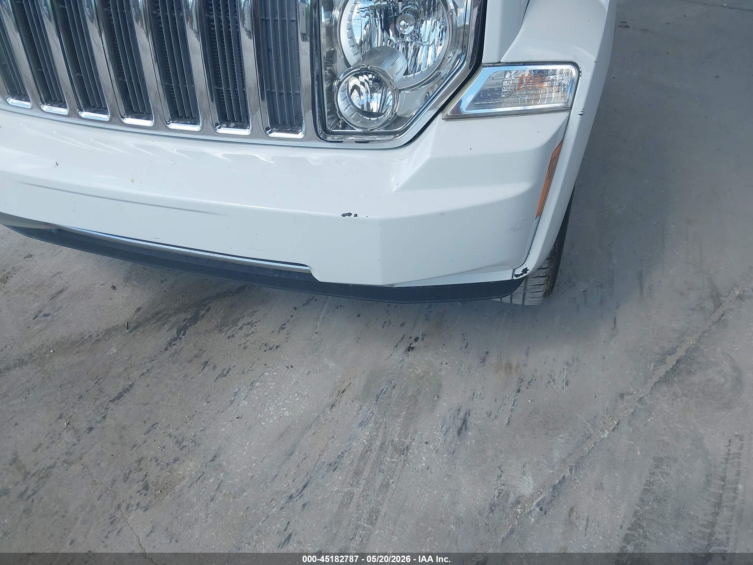 JEEP LIBERTY image 6