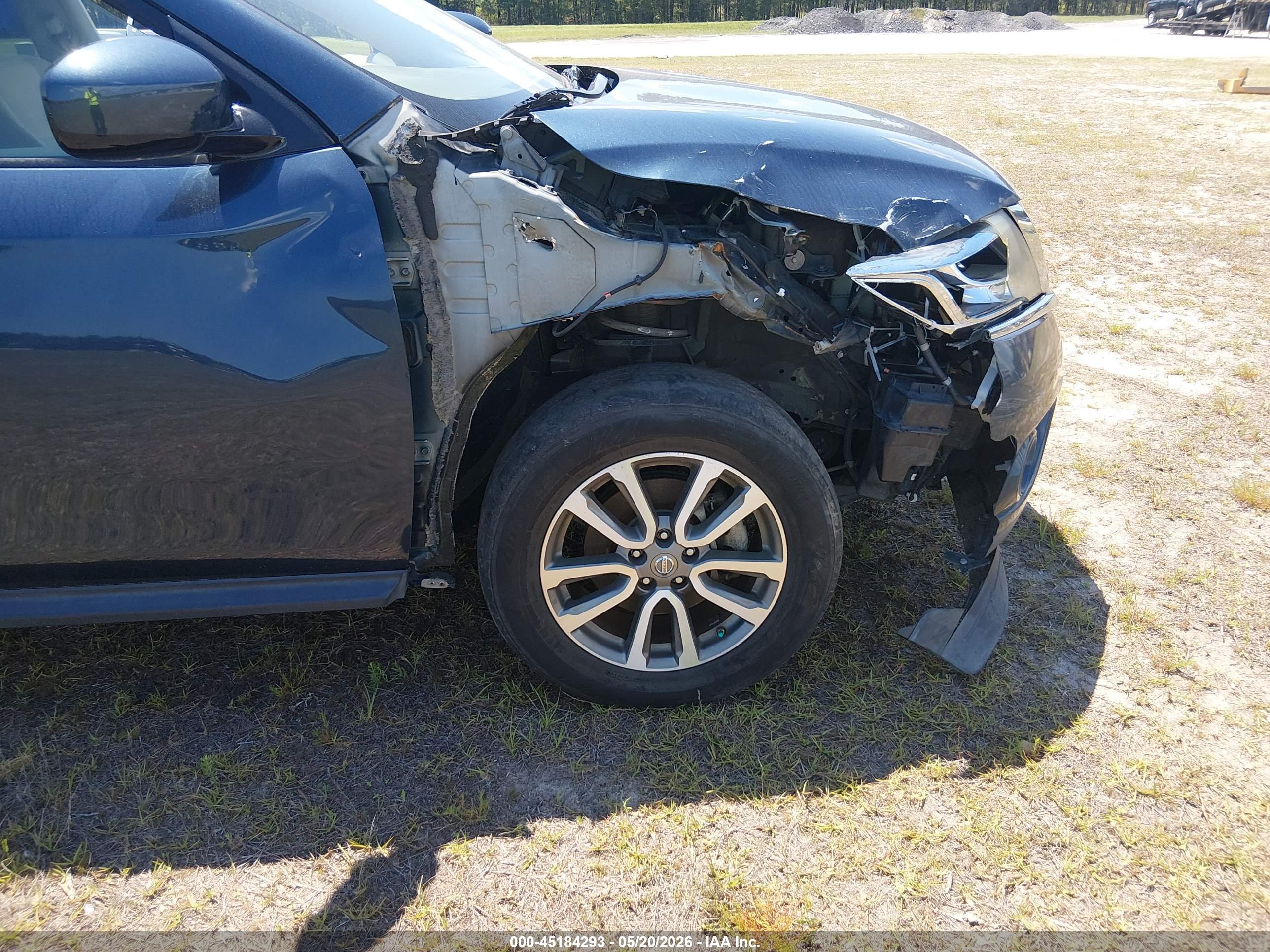 NISSAN PATHFINDER image 6