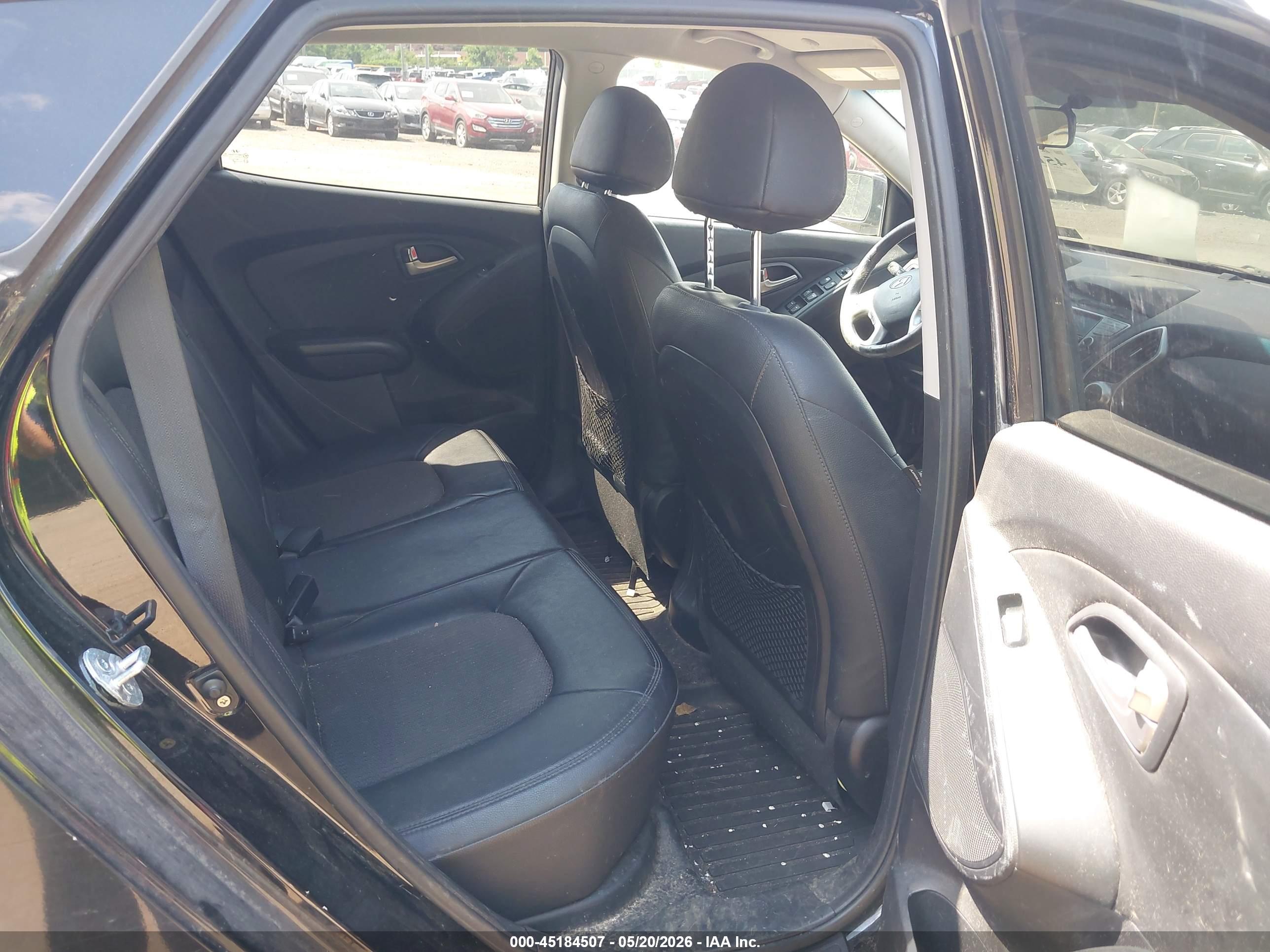 HYUNDAI TUCSON image 8