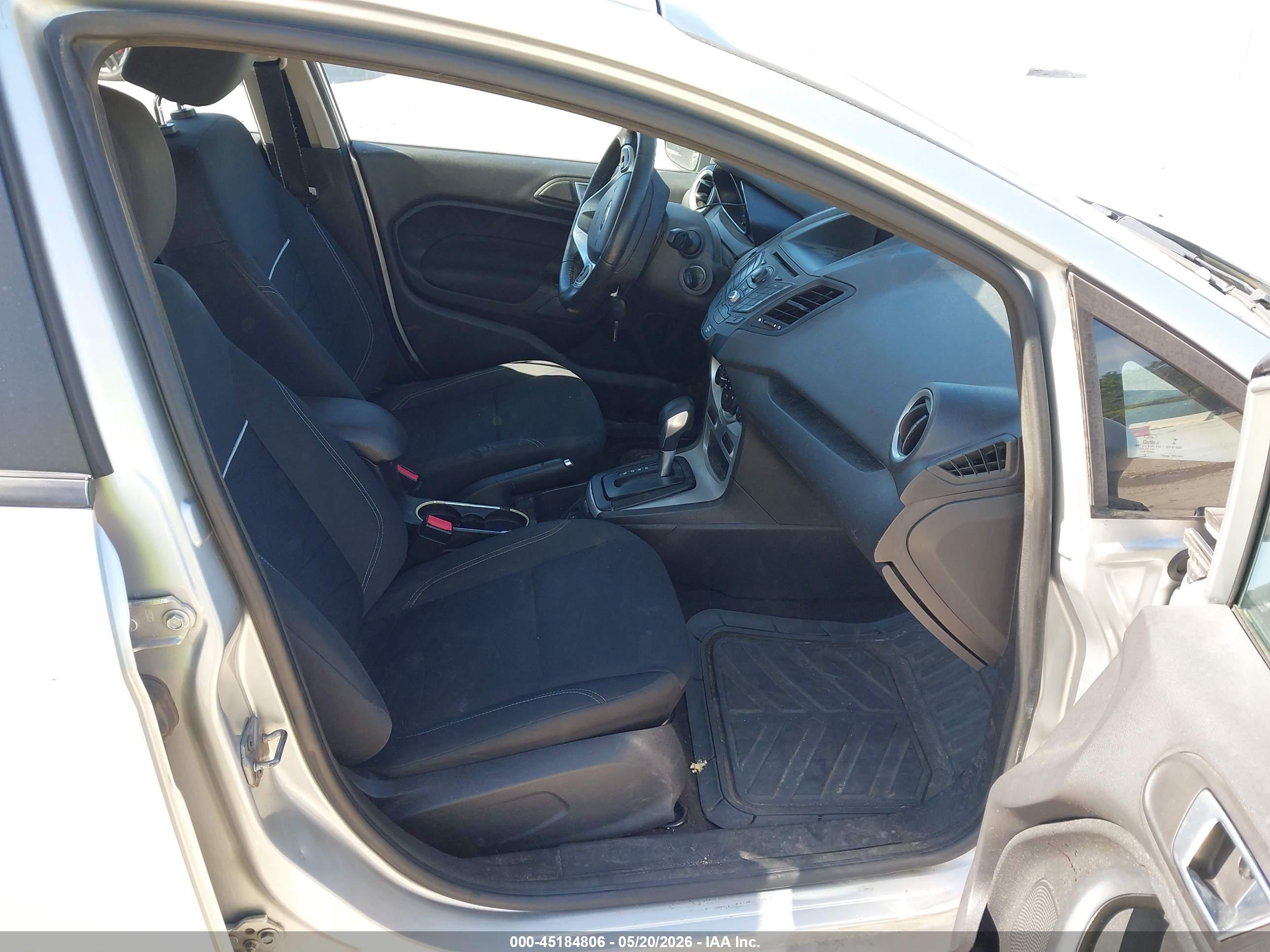 FORD FIESTA image 5