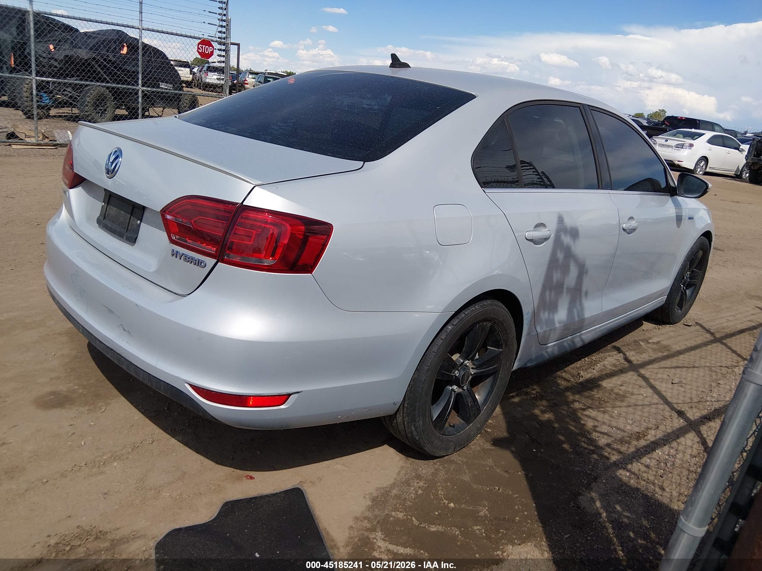 VOLKSWAGEN JETTA image 4