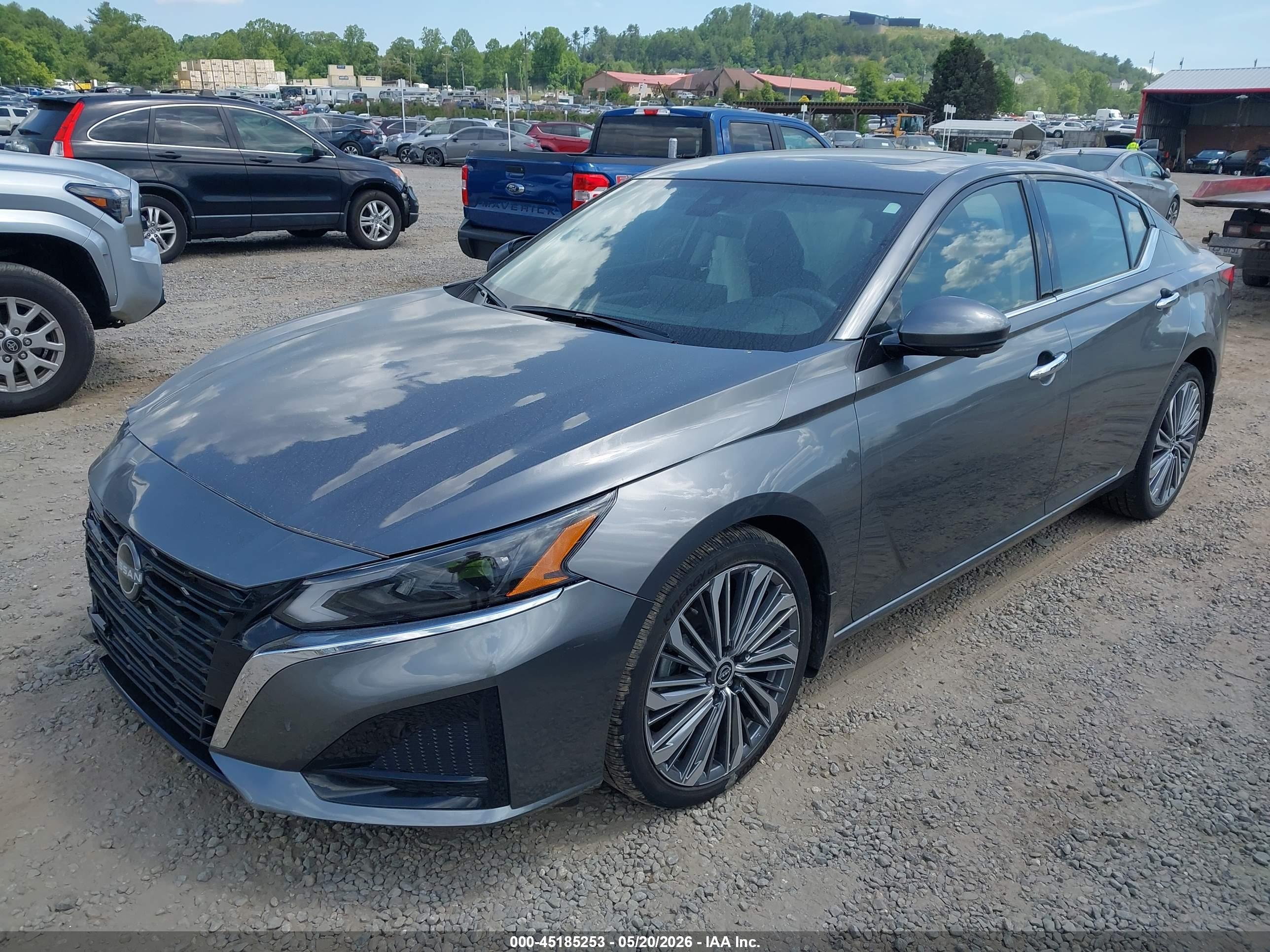 NISSAN ALTIMA image 2