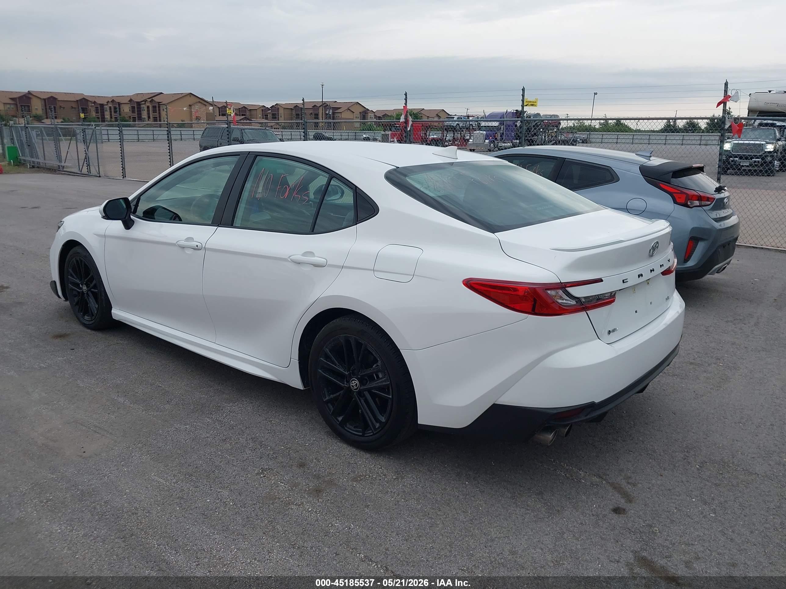 TOYOTA CAMRY image 3