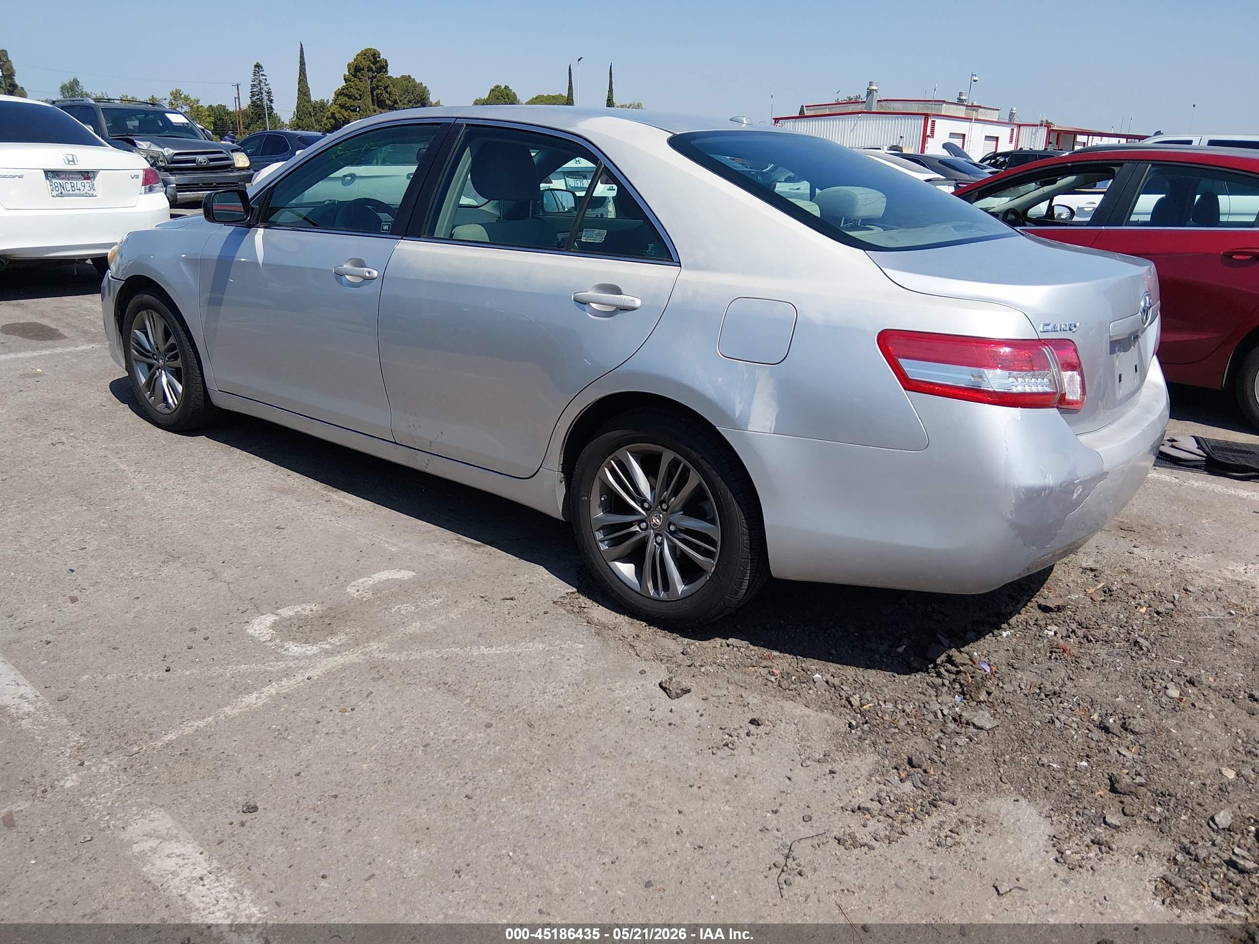 TOYOTA CAMRY image 3