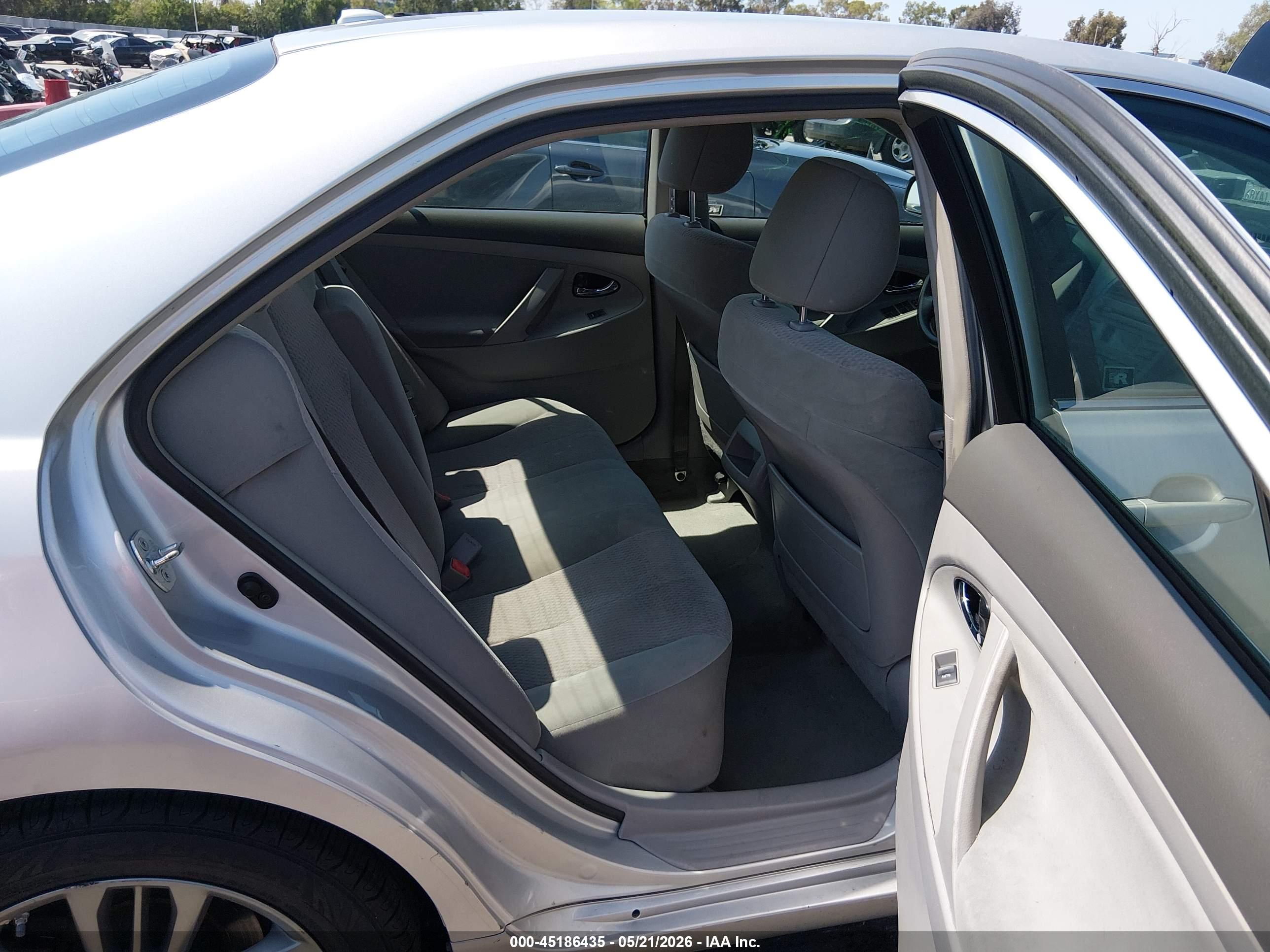 TOYOTA CAMRY image 8