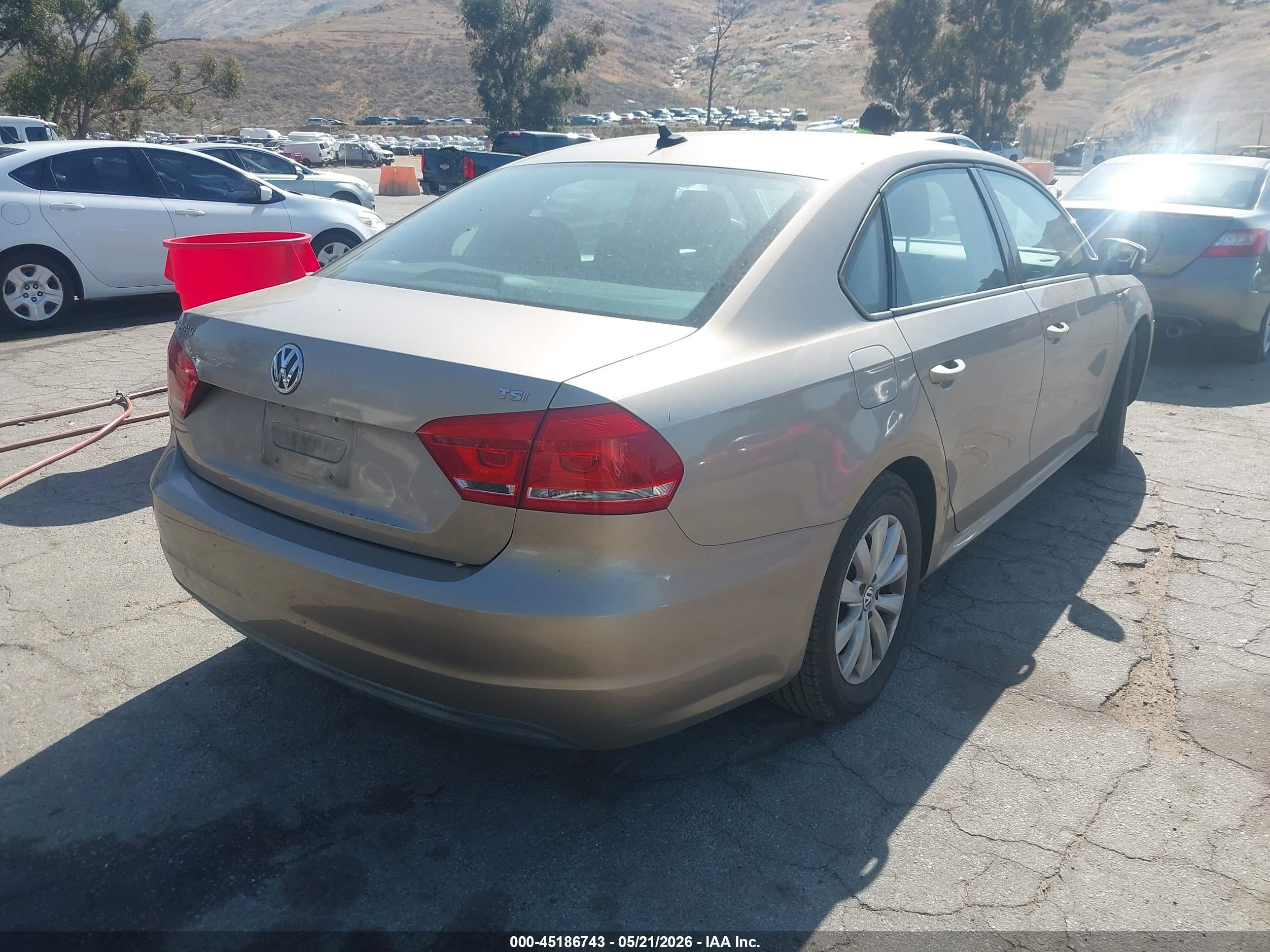 VOLKSWAGEN PASSAT image 4
