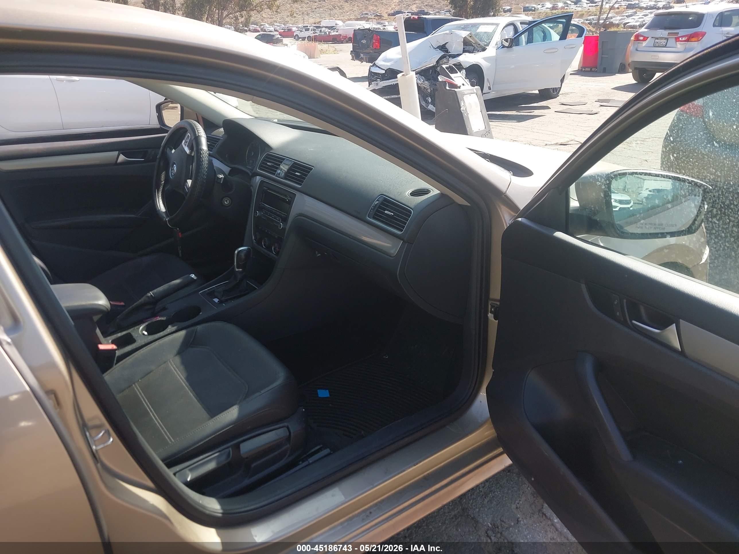 VOLKSWAGEN PASSAT image 5