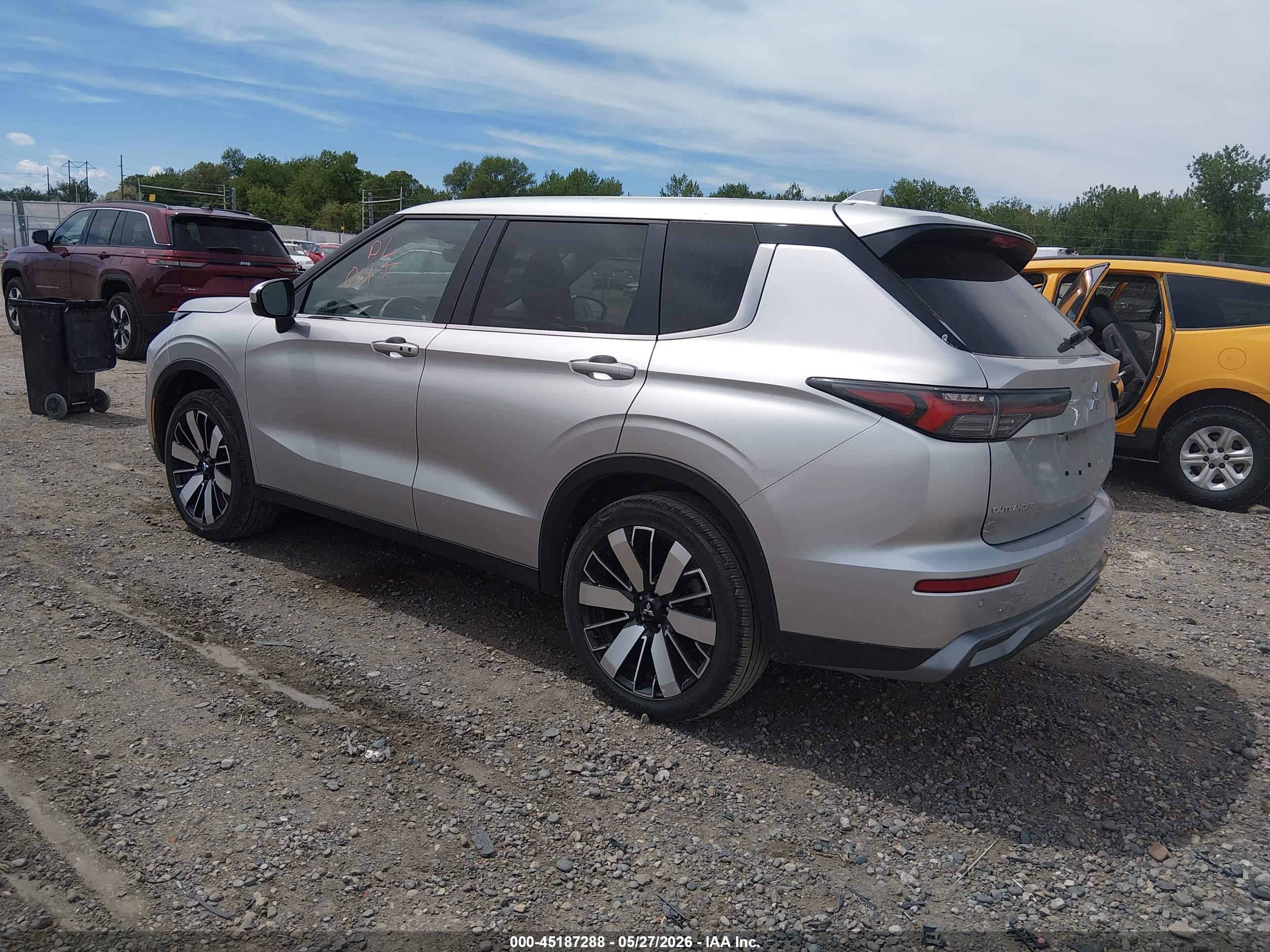 MITSUBISHI OUTLANDER image 3