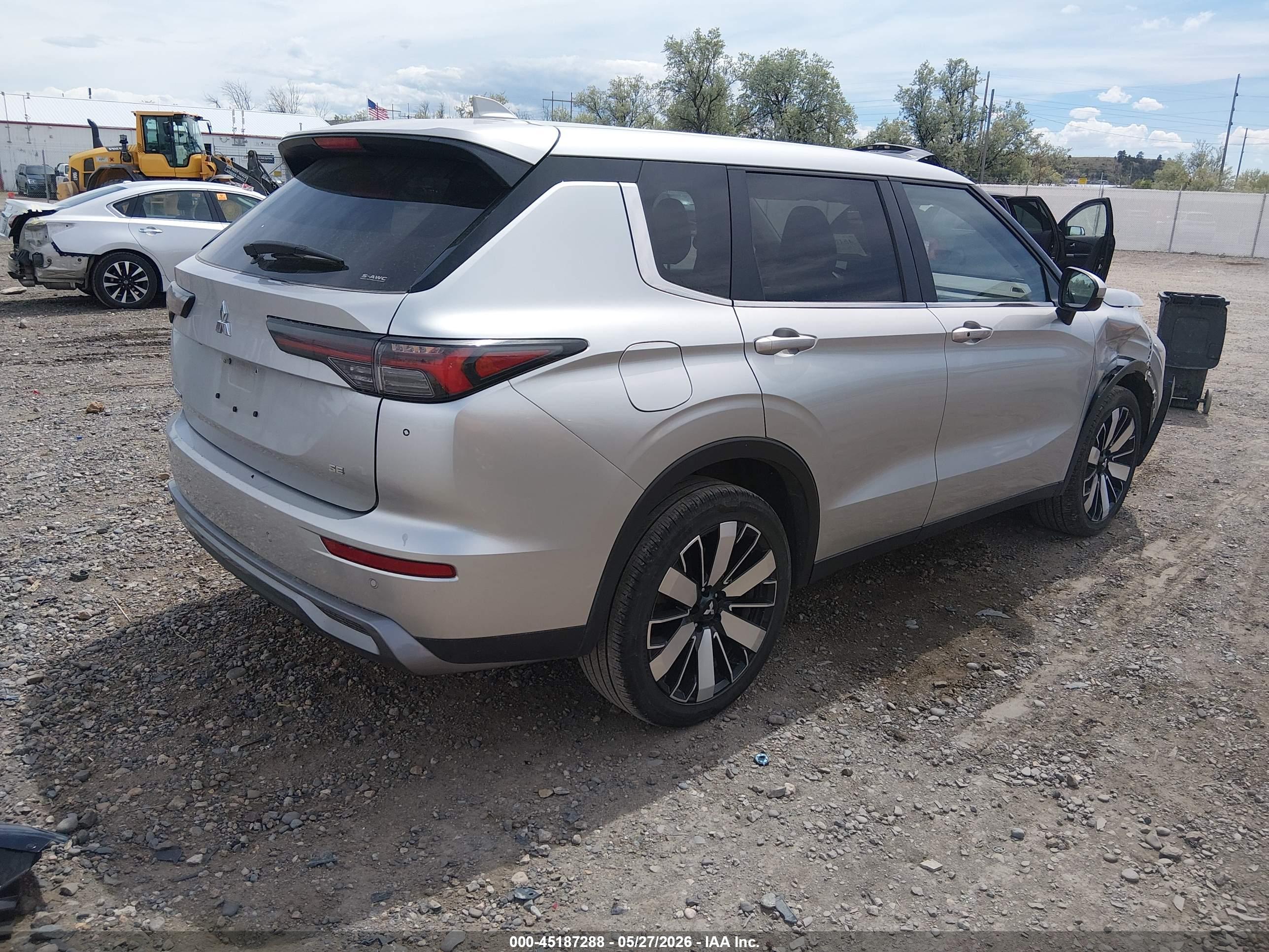 MITSUBISHI OUTLANDER image 4