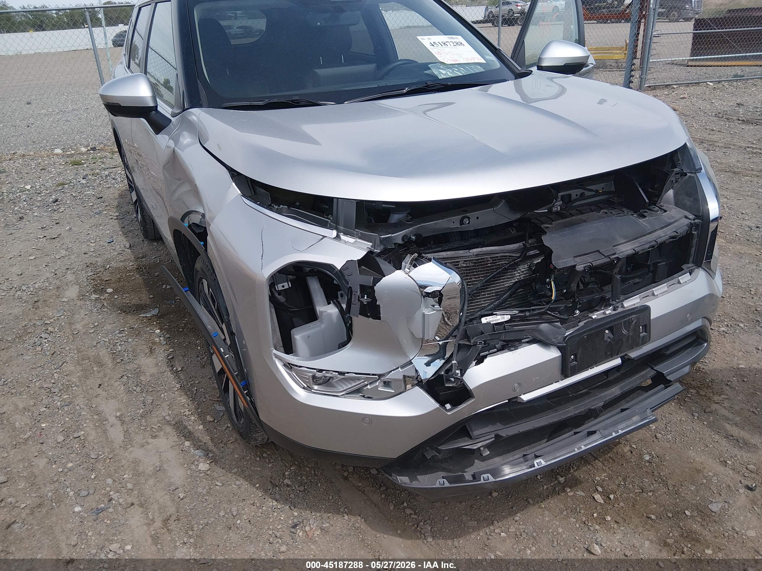 MITSUBISHI OUTLANDER image 6