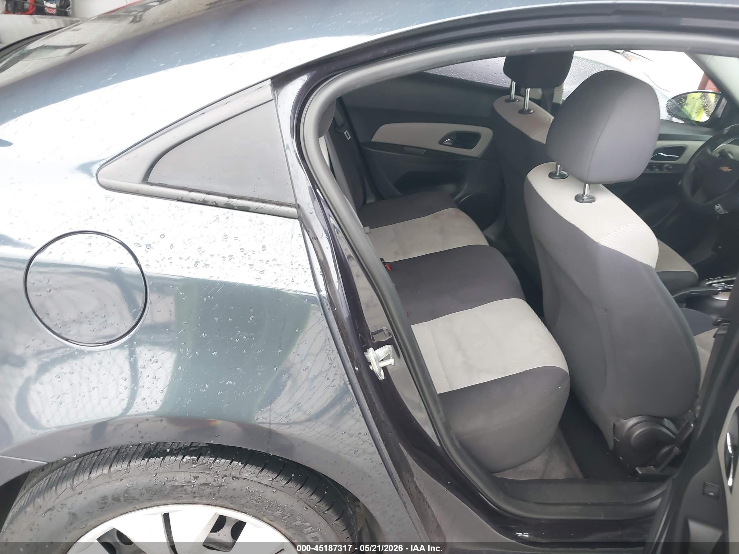 CHEVROLET CRUZE image 8