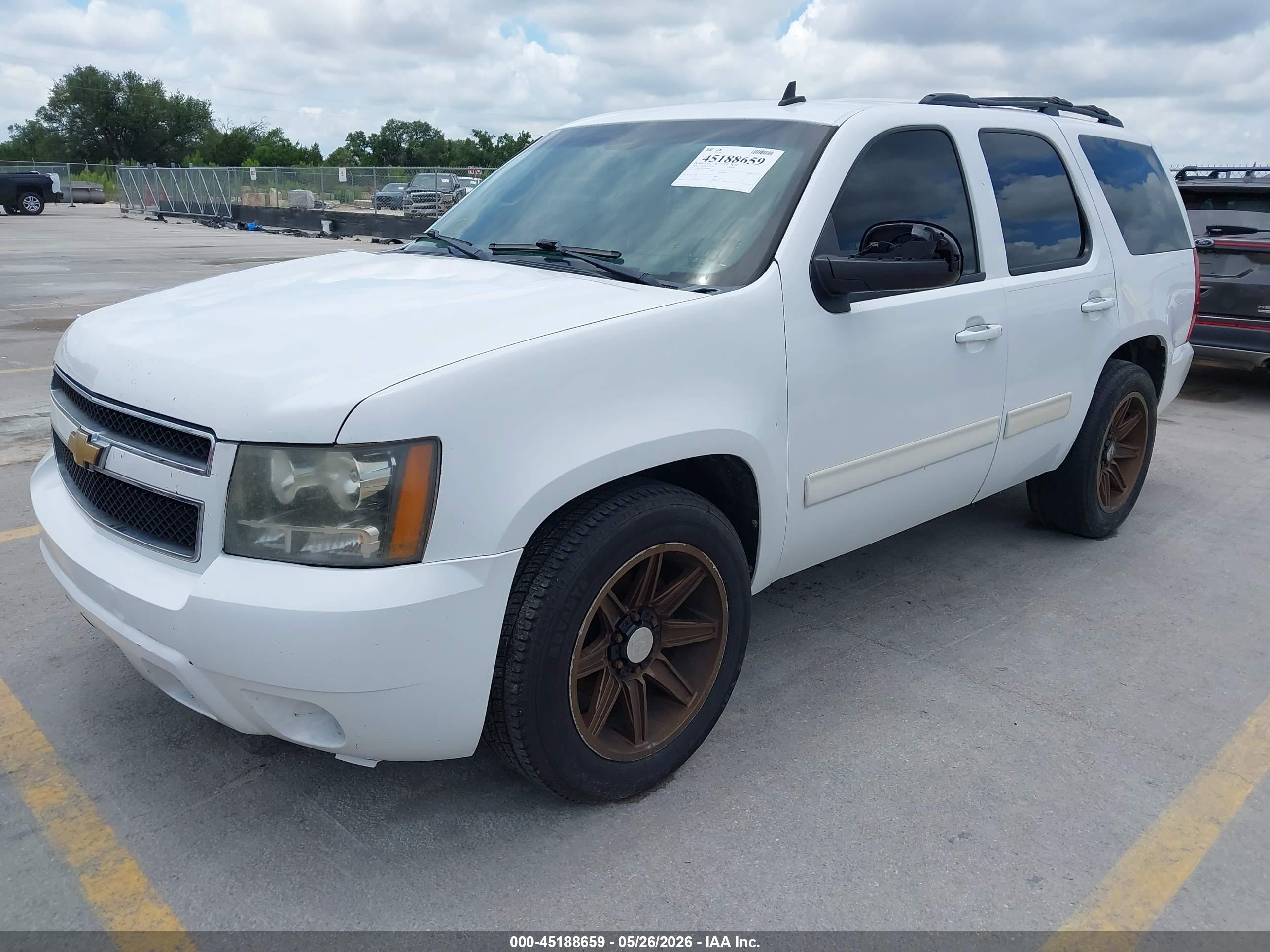 CHEVROLET TAHOE image 2