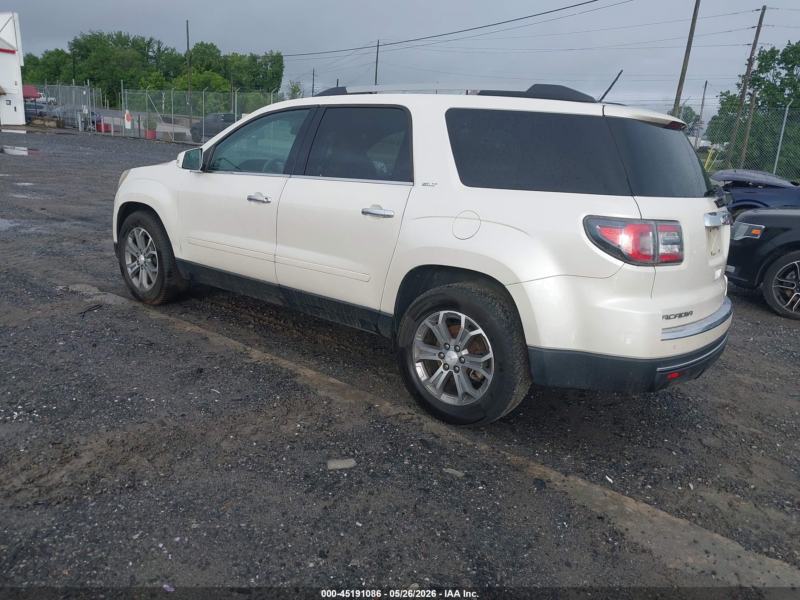 GMC ACADIA image 3