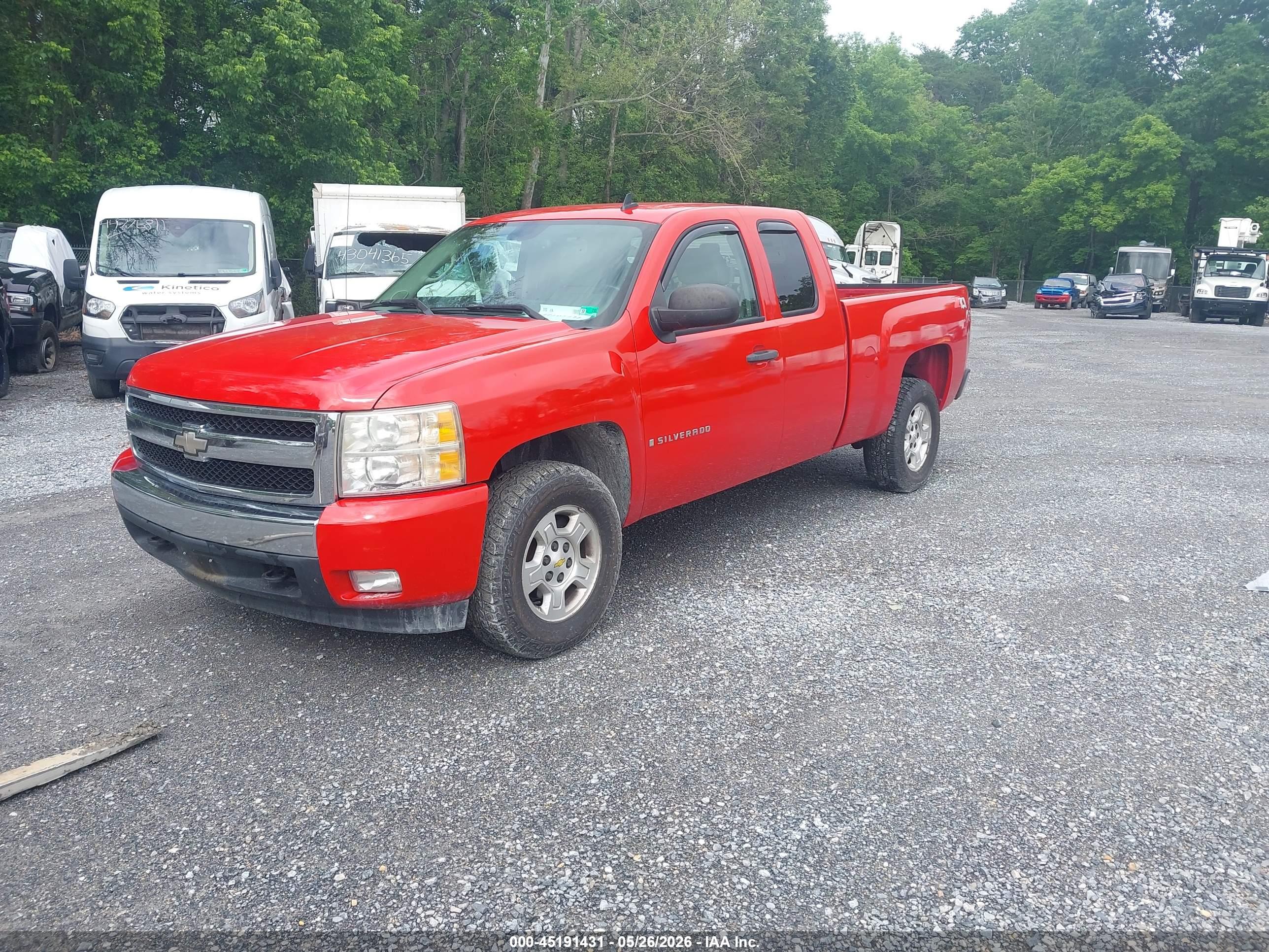 CHEVROLET SILVERADO image 2