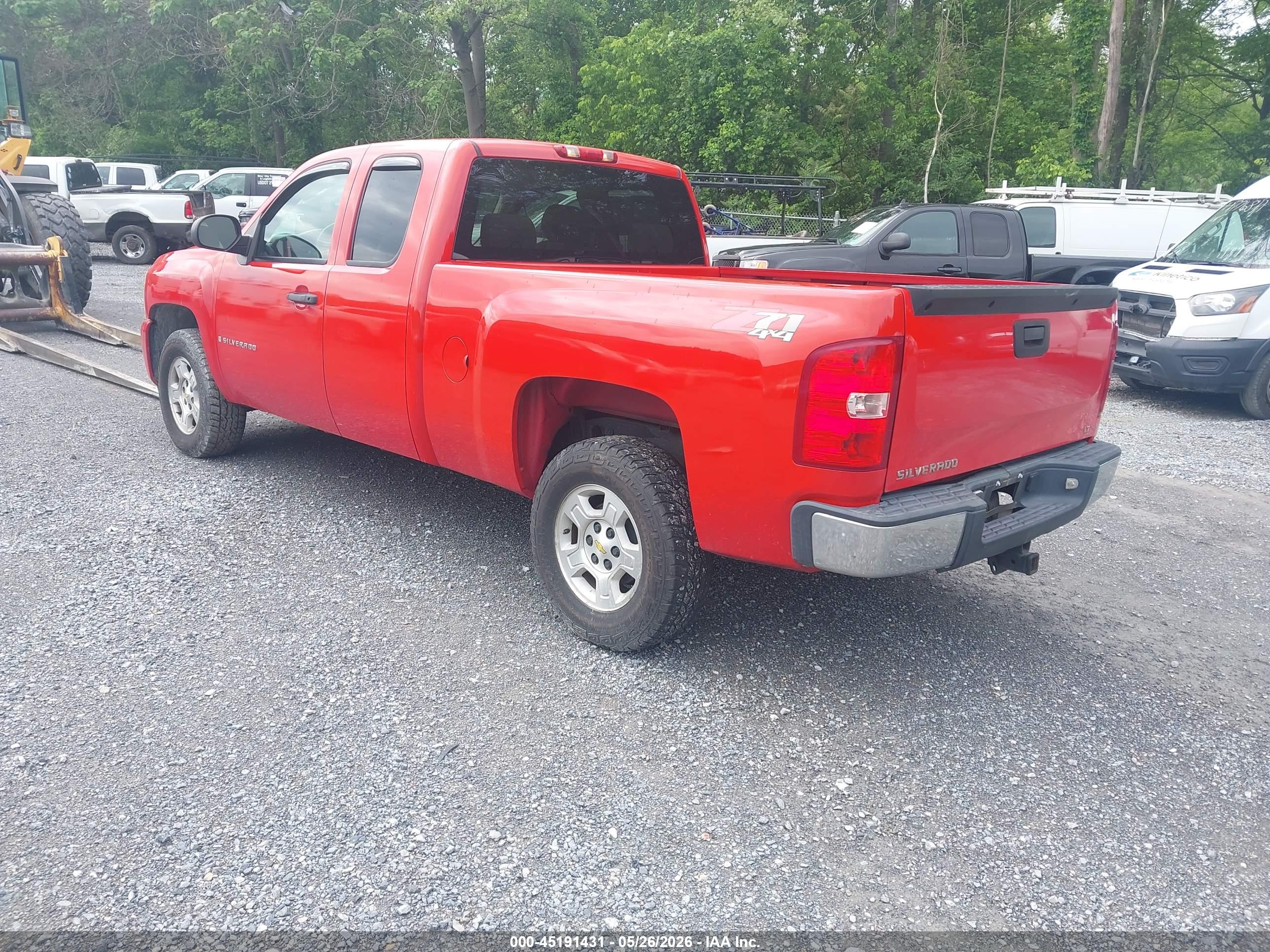 CHEVROLET SILVERADO image 3