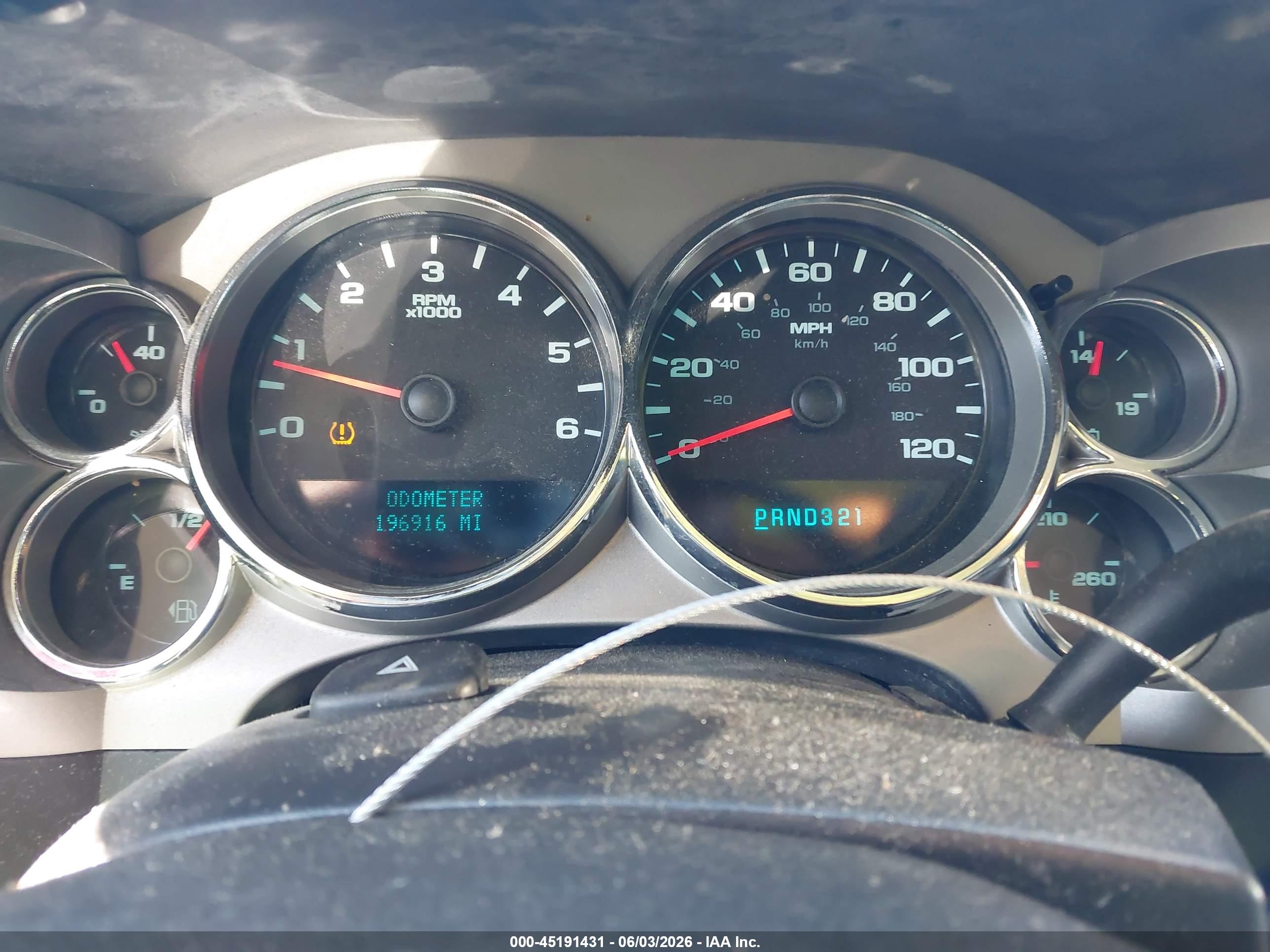 CHEVROLET SILVERADO image 7