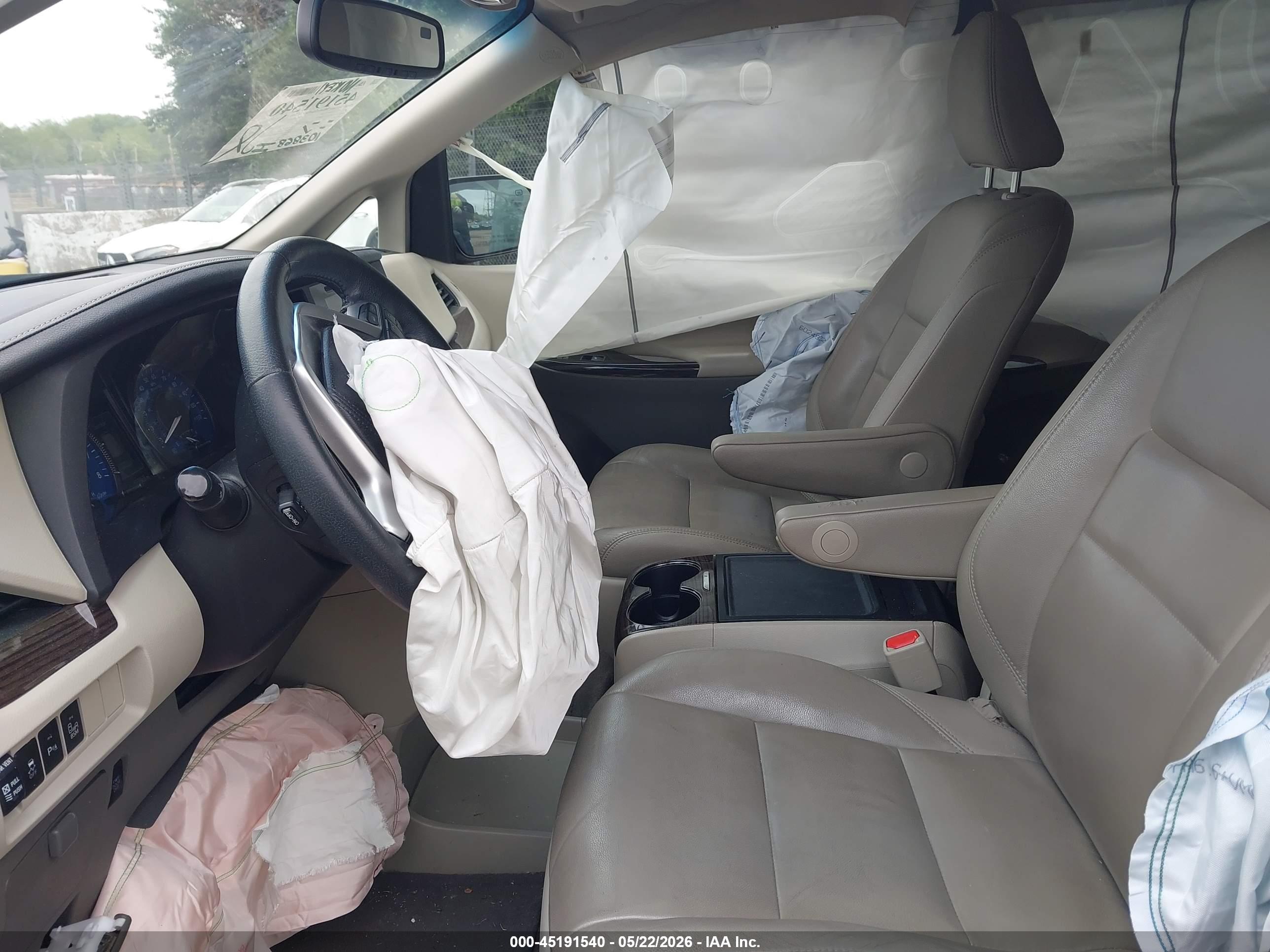 TOYOTA SIENNA image 5