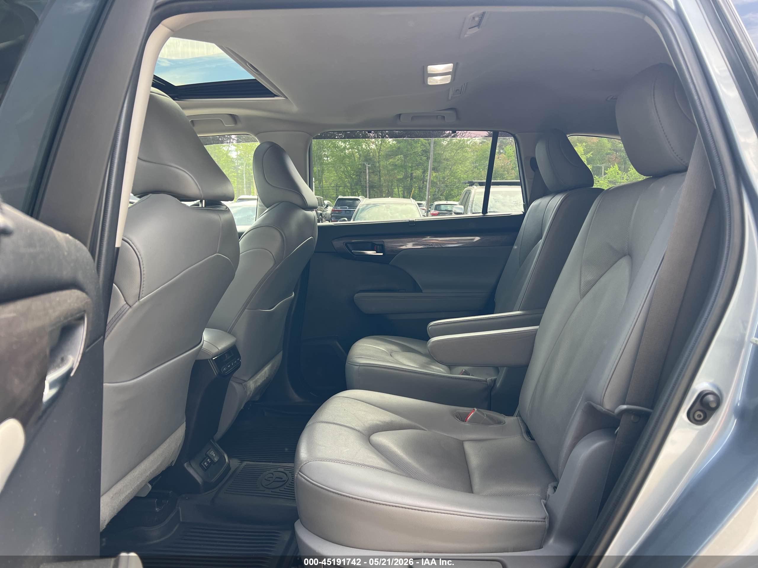 TOYOTA HIGHLANDER image 8