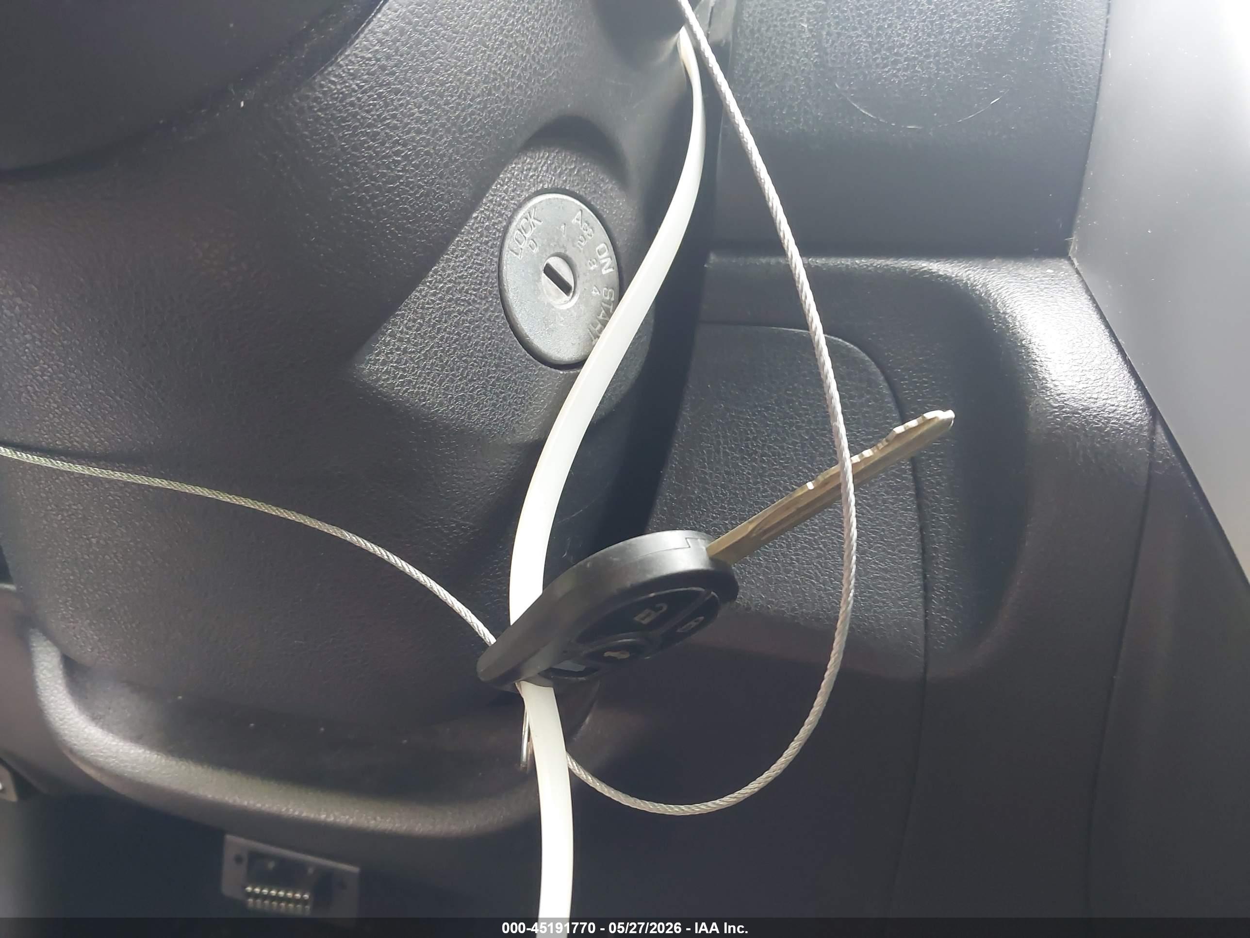 NISSAN VERSA image 11