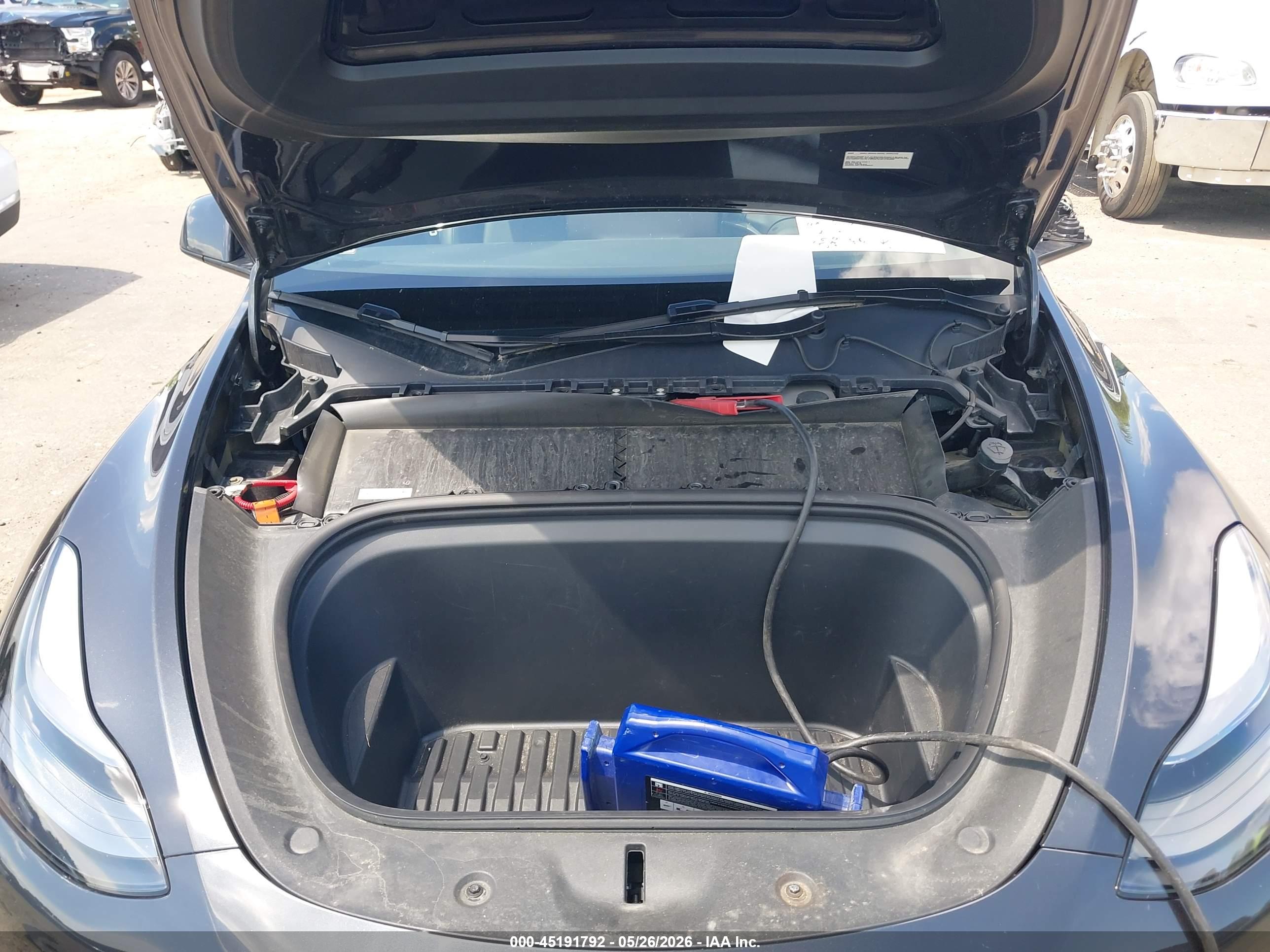 TESLA MODEL image 10