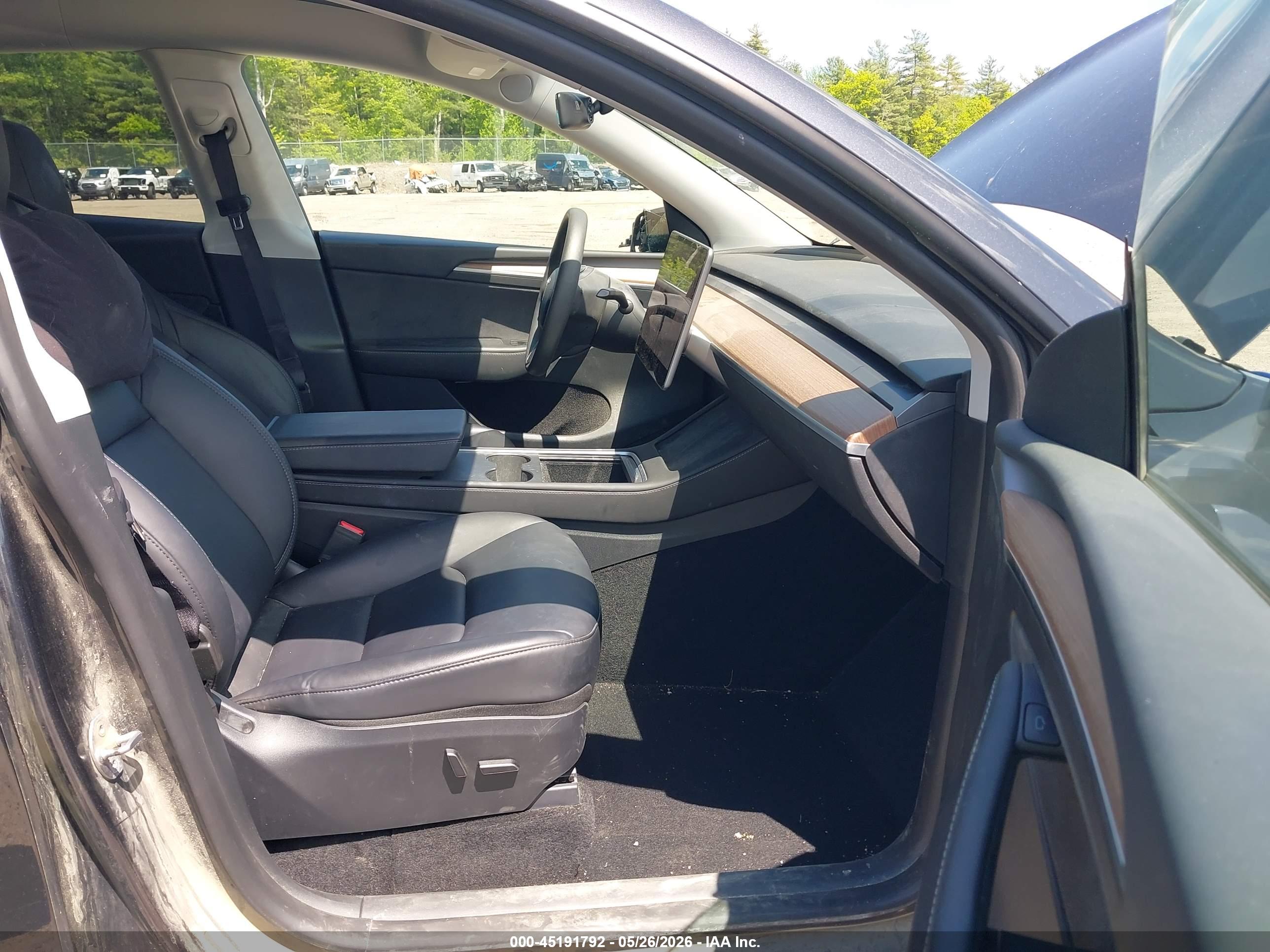 TESLA MODEL image 5